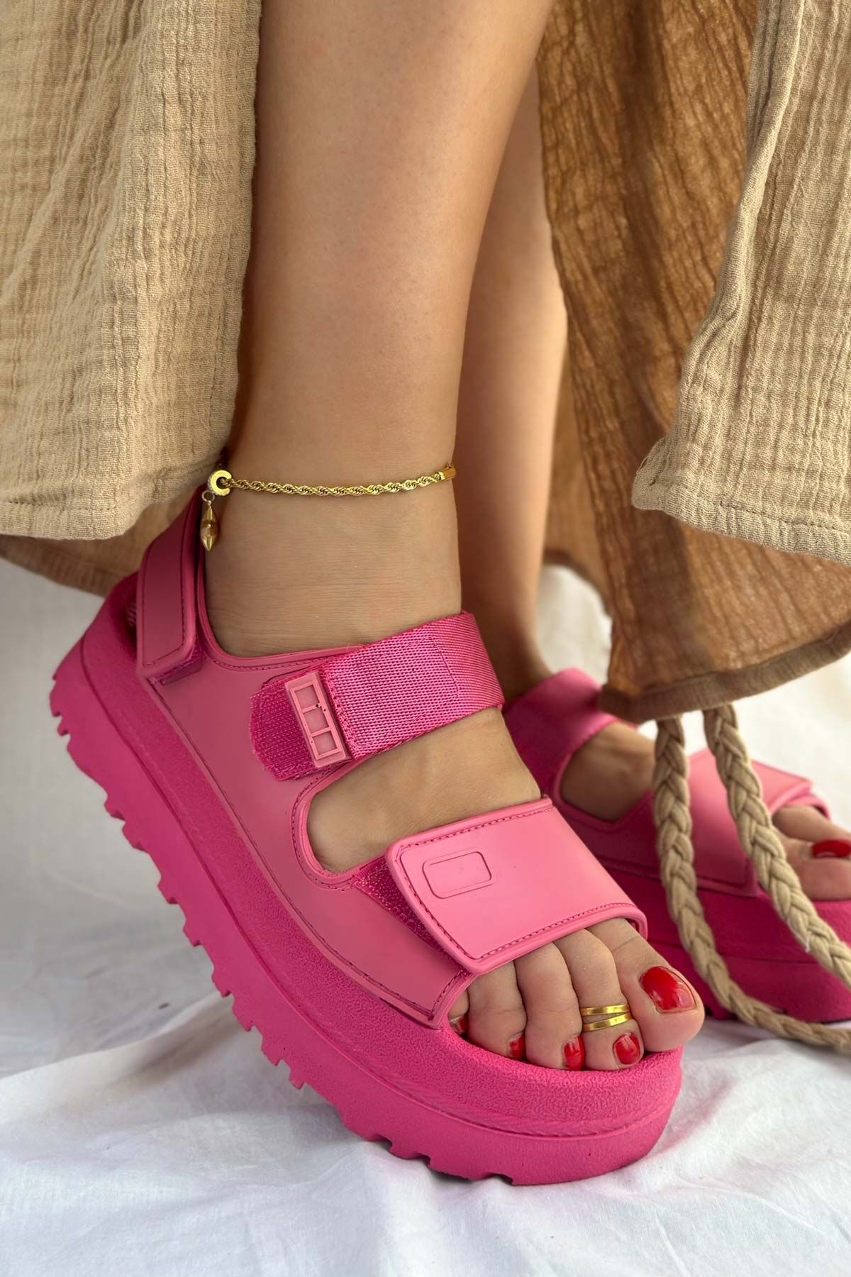 Shoebutik Este Fuşya Yüksek Taban Kadın Sandalet