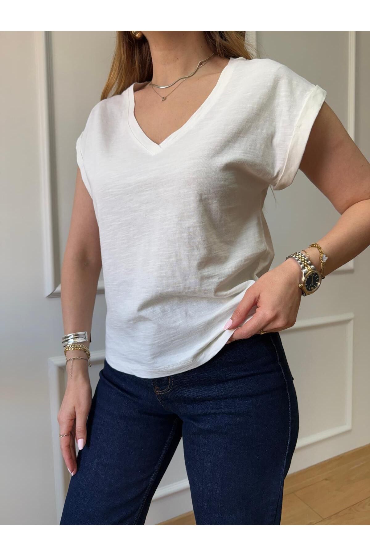 Size Özgü Ekru Arka Çiçek Nakışlı Tshirt