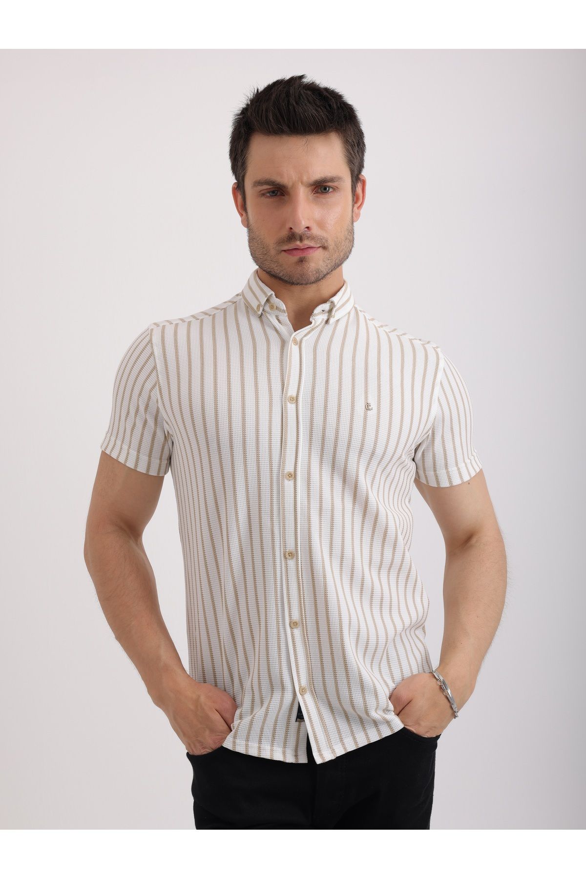Sabe Erkek Slim Fit Bej Likralı Nefes Alan Örme Çizgili Kısa Kol Gömlek