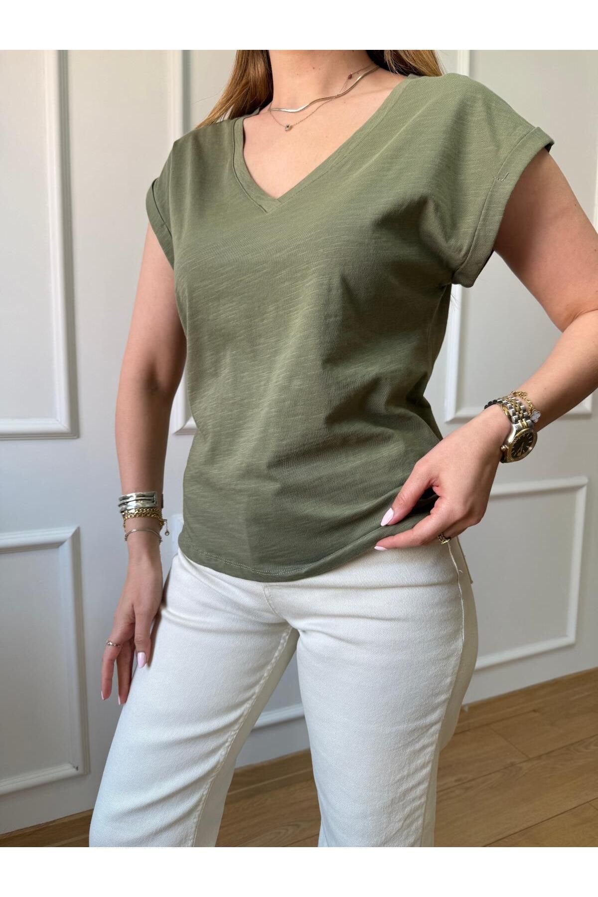 Size Özgü Haki Arka Çiçek Nakışlı Tshirt