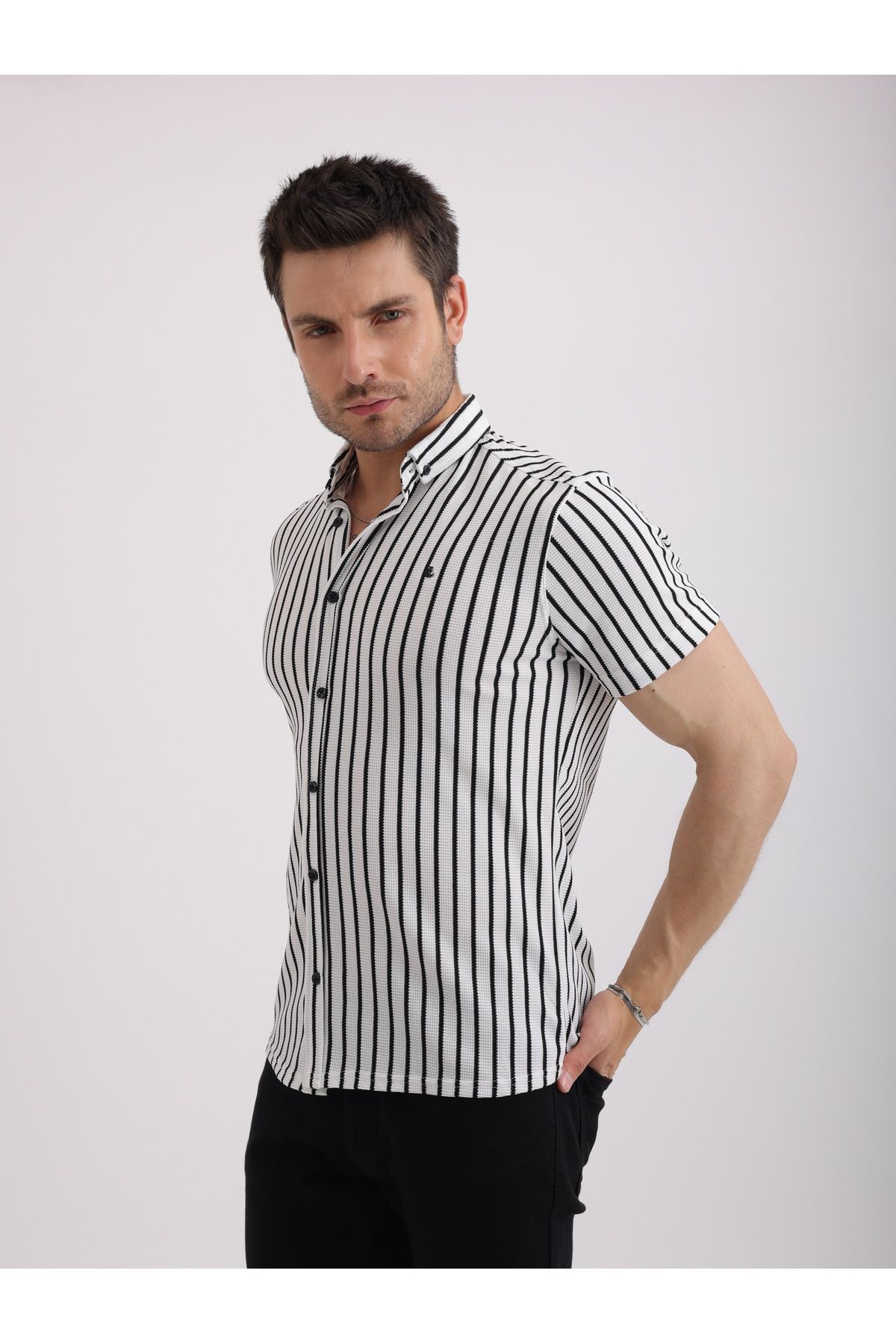 Sabe Erkek Slim Fit Beyaz Likralı Nefes Alan Örme Çizgili Kısa Kol Gömlek