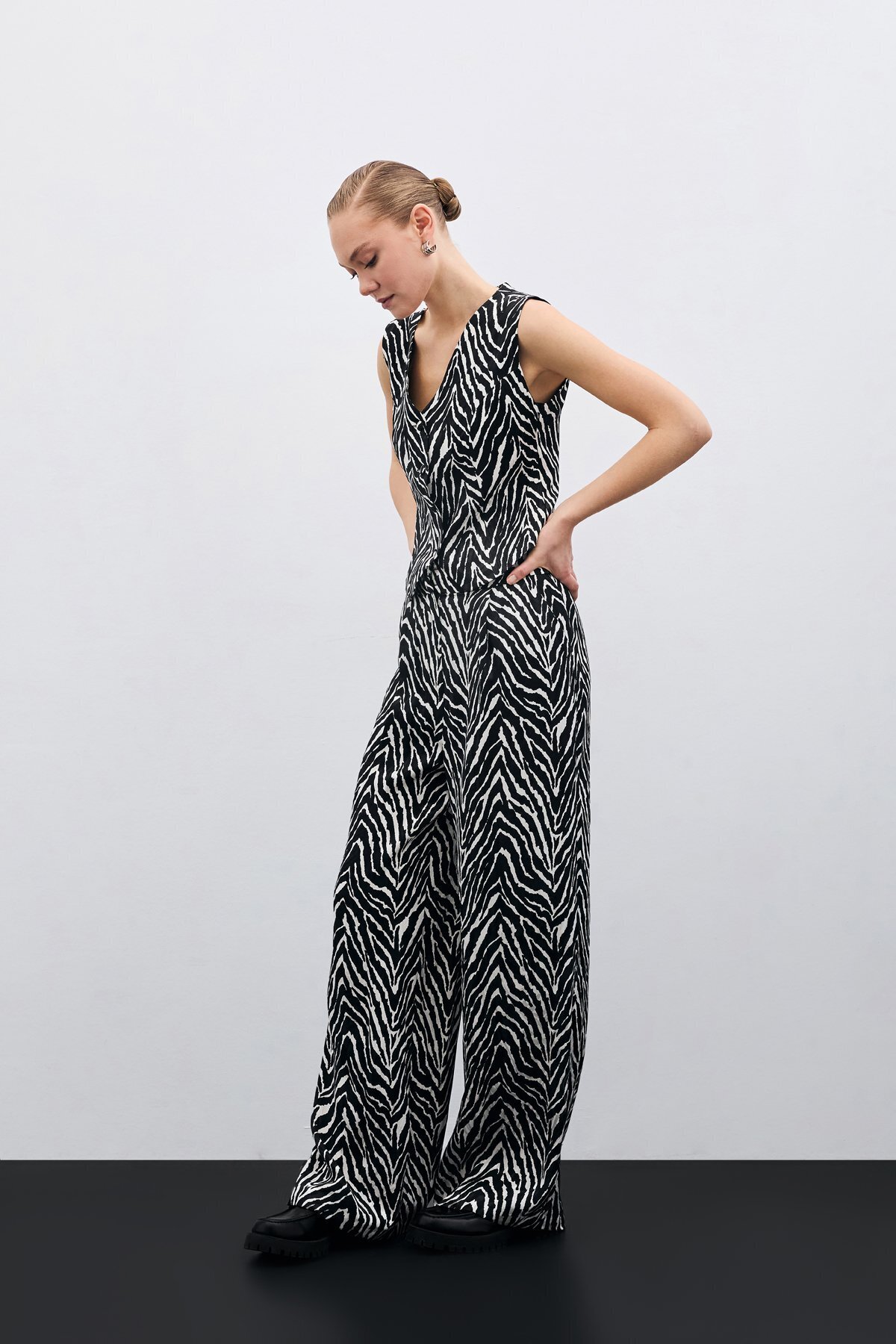 Sateen-Zebra Pattern Trousers - Black 5