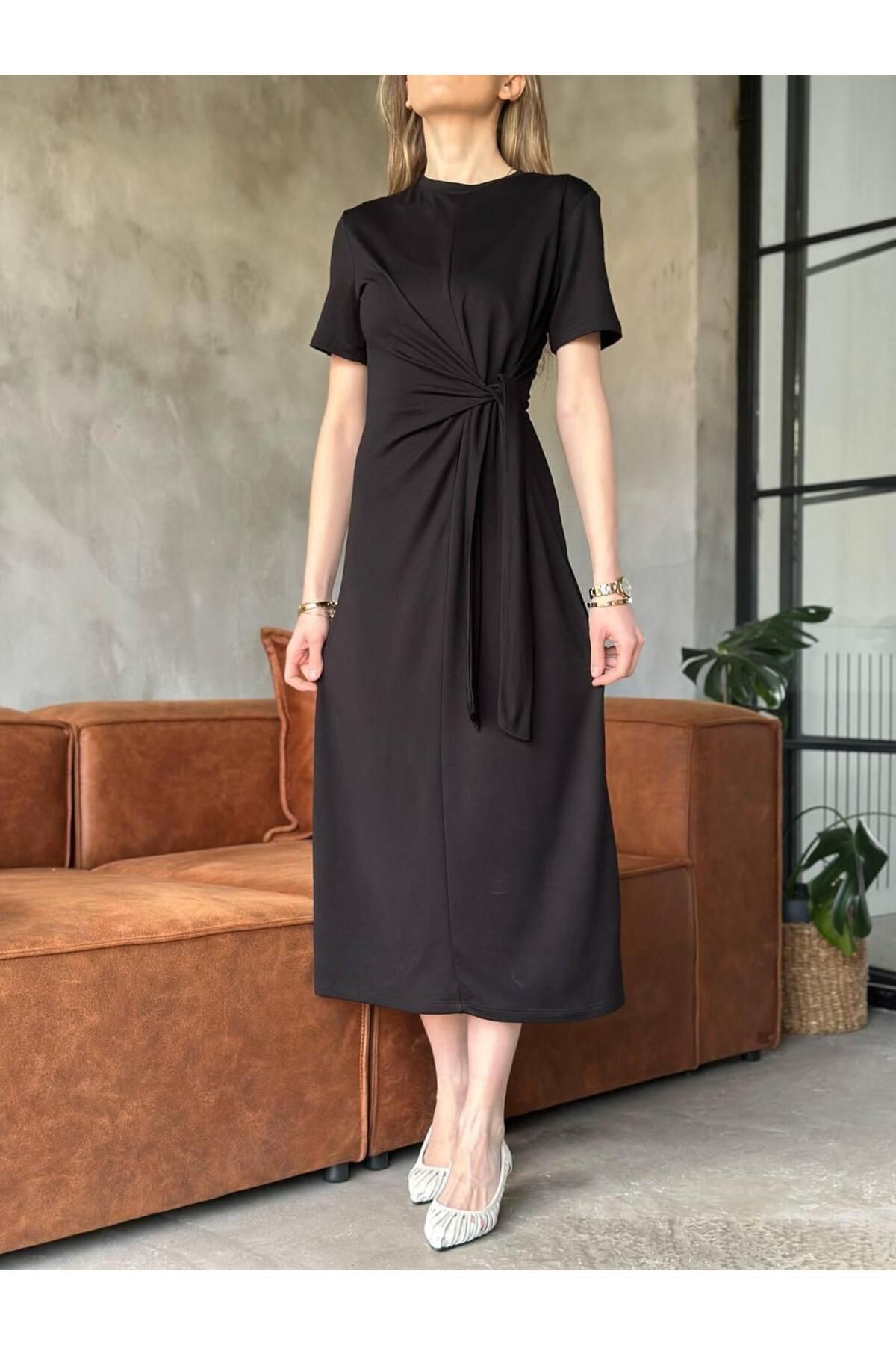 Moda Banuş Yazlık Pike Kumaş Belden Bağlamalı Yuvarlak Yaka Midi Boy Elbise