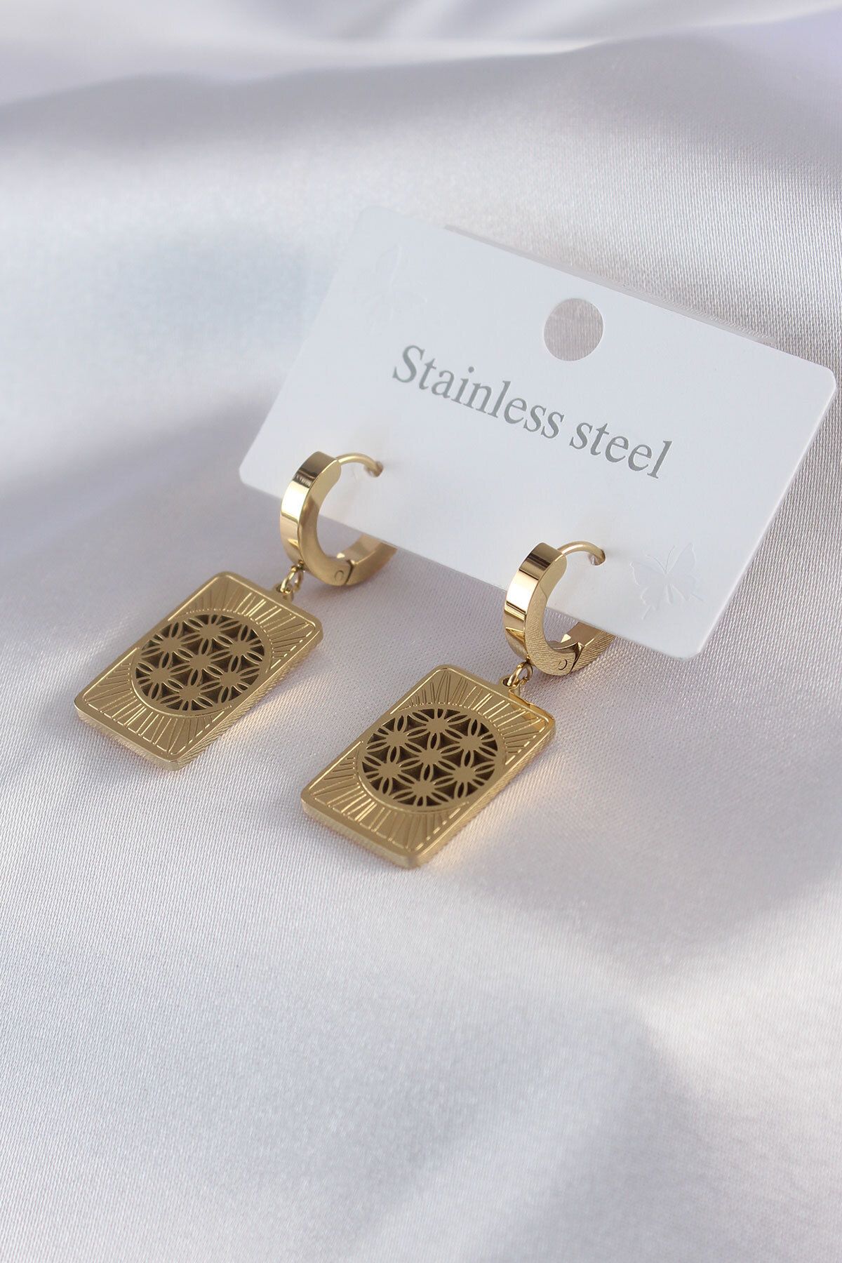 melfxxl eticaret 316L Çelik Gold Renk Lotus İşleme Kadın Küpe - Lisinya