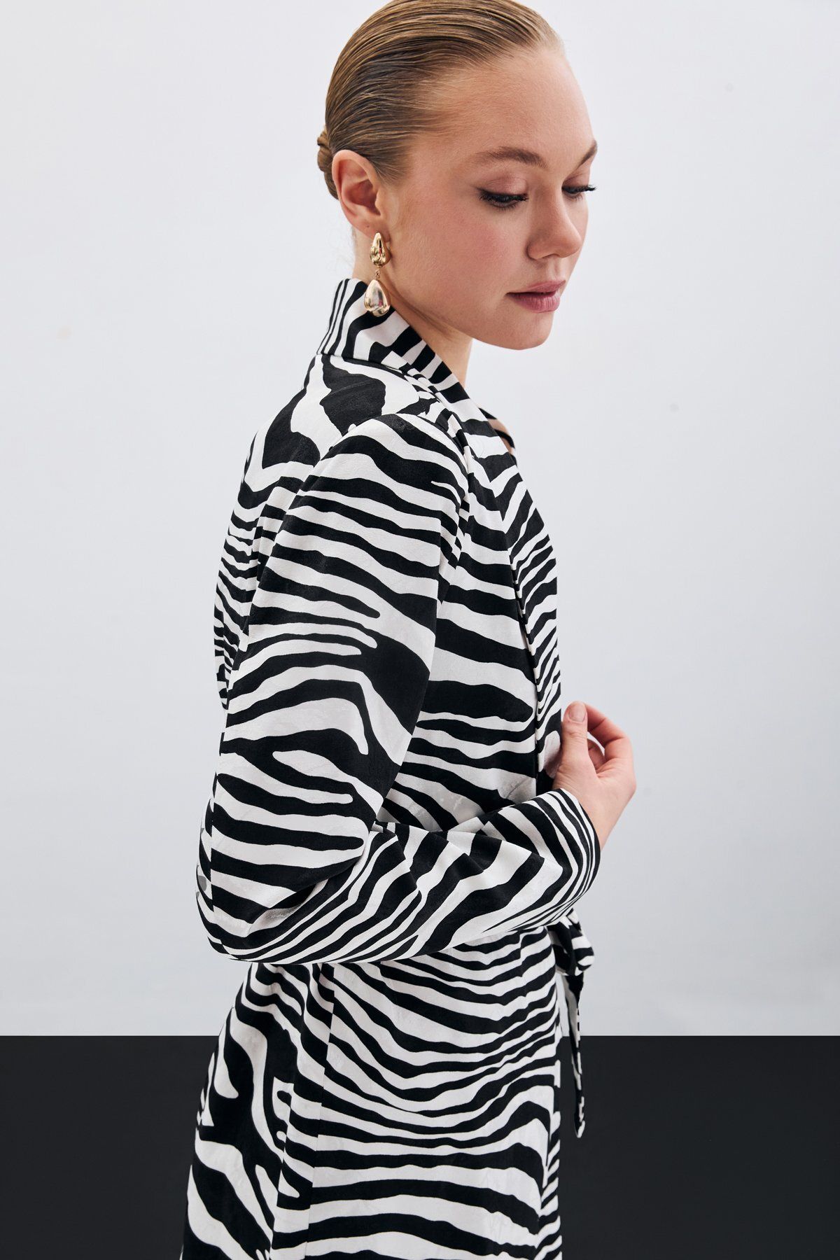 Sateen-Jachetă Zebra cu curea - neagră 5