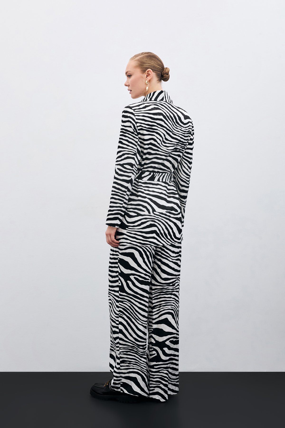 Sateen-Jachetă Zebra cu curea - neagră 6