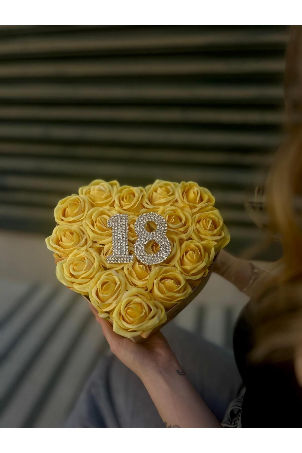 fancyflower Winnie The Pooh Kalp Kutuda Kristal Detay Kadife Sarı Güller