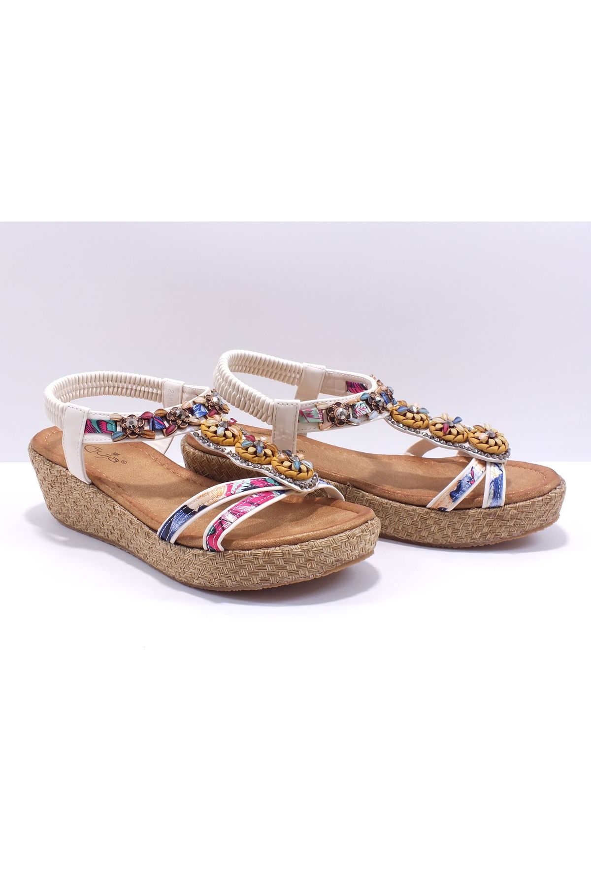 Guja 25Y153 Taşlı Sandalet ( KALIBI 1 NUMARA KÜÇÜKTÜR )