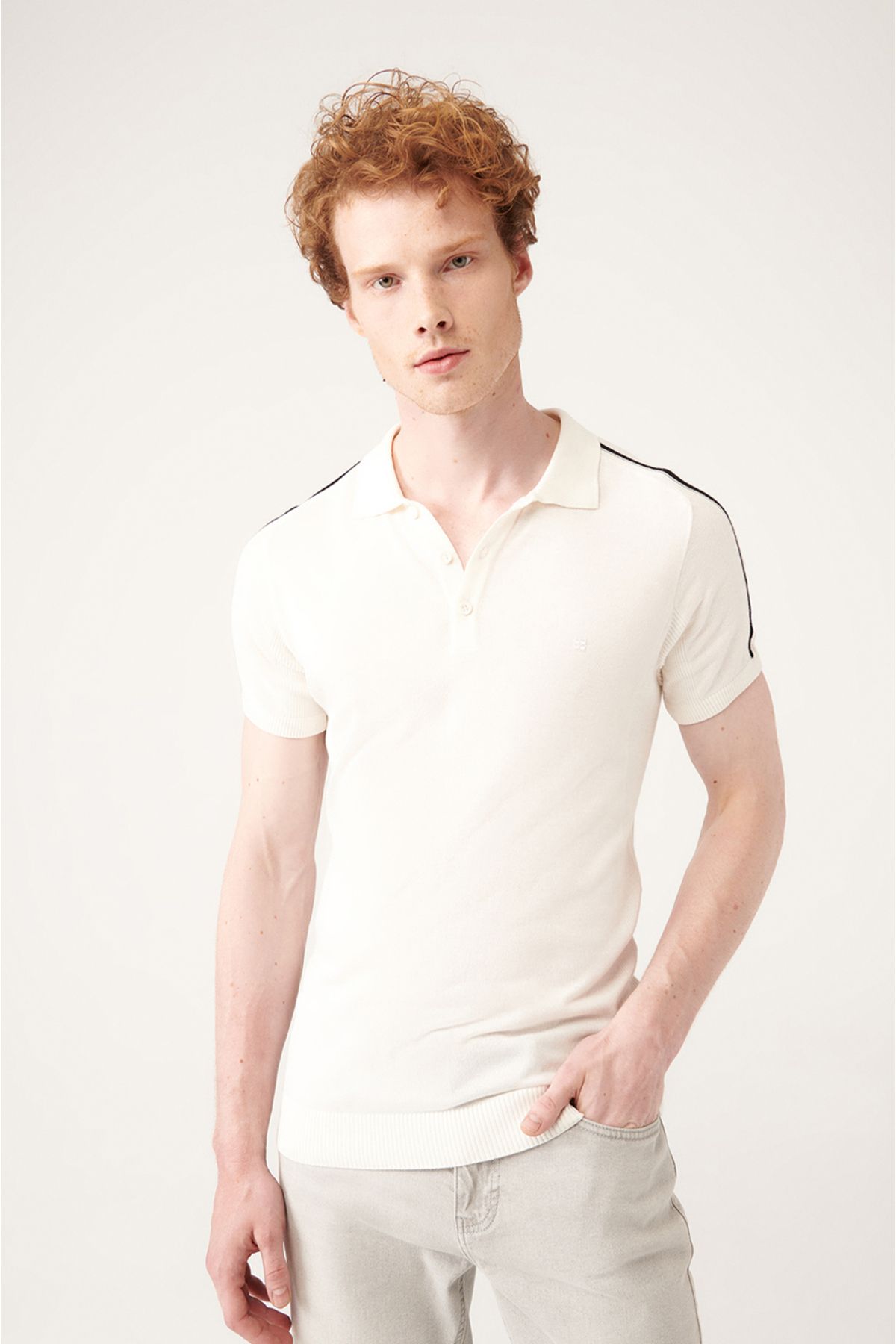 Avva-Men's White Ribbed Knitwear T-Shirt with Stripe Detail on the Shoulder A31Y5105 3