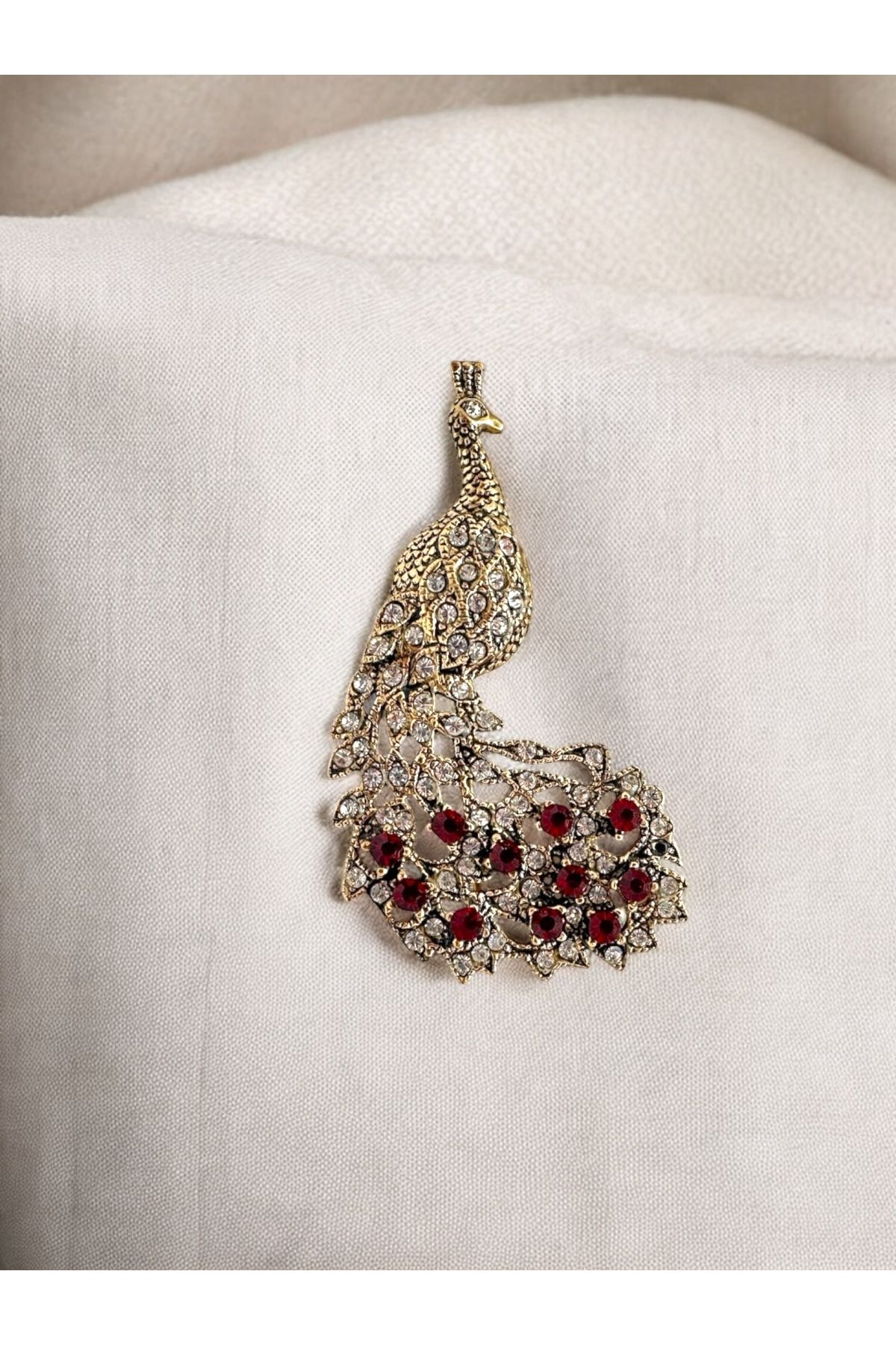 FUYA JEWELLERY Tavus Kuşu Broş