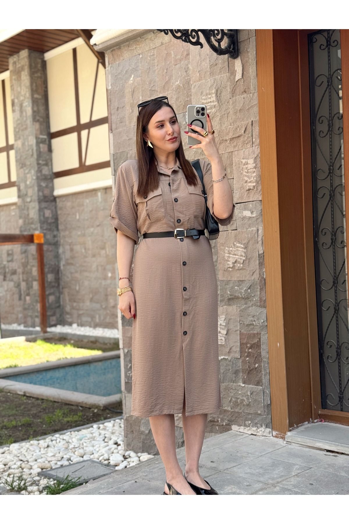 TubaEKEN Kısa kol önden düğmeli kemerli elbise VİZON