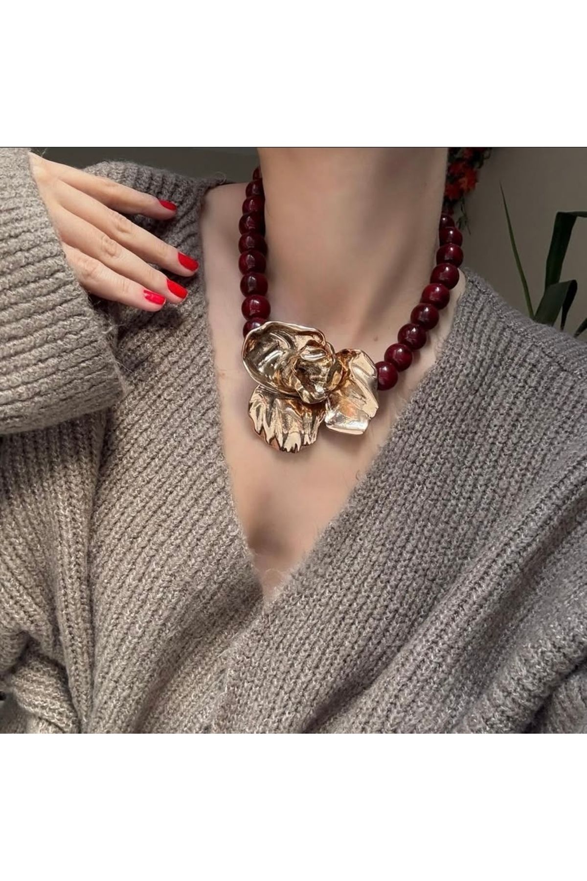 luxyansımalar Gold Gül Detaylı Bordo Kolye