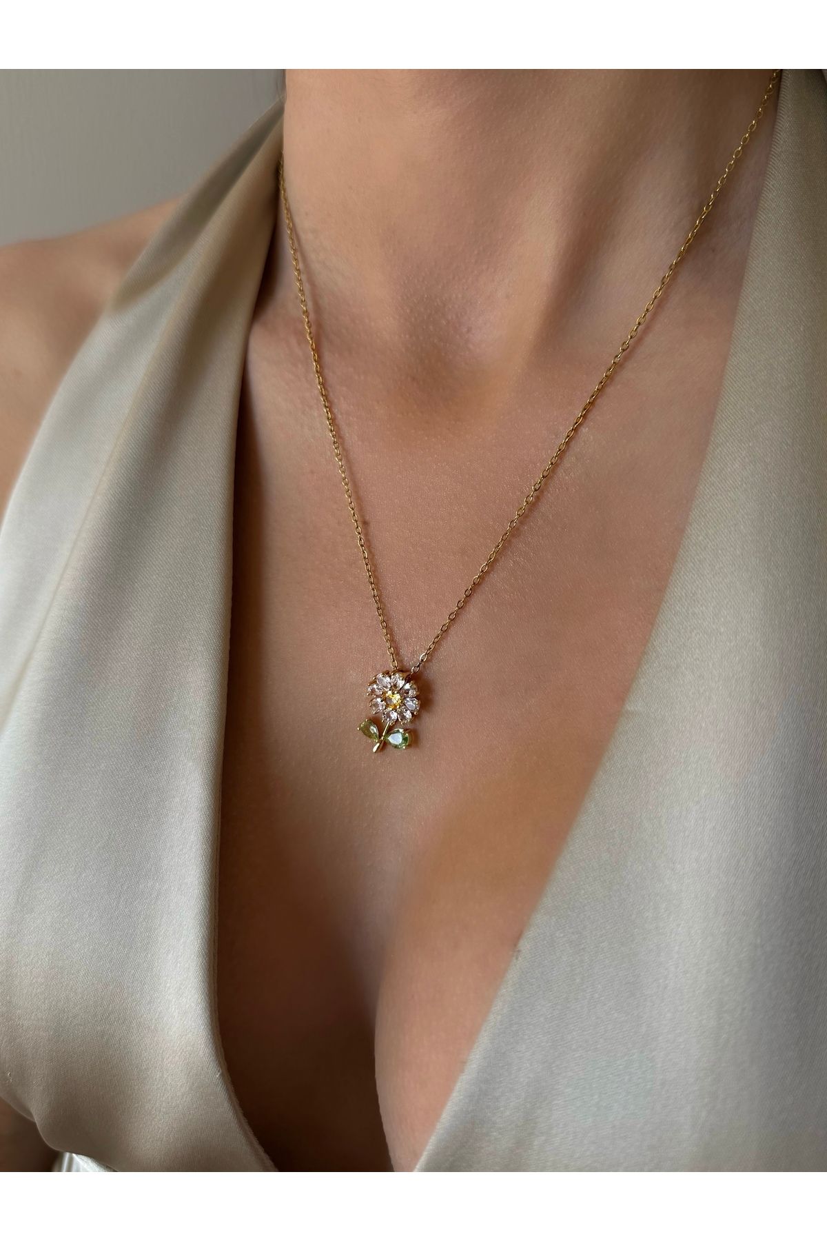 İNN JEWELLERY Çelik Kolye Kararmaz Papatya Figürlü (2 YIL İTHALATÇI GARANTİLİ)