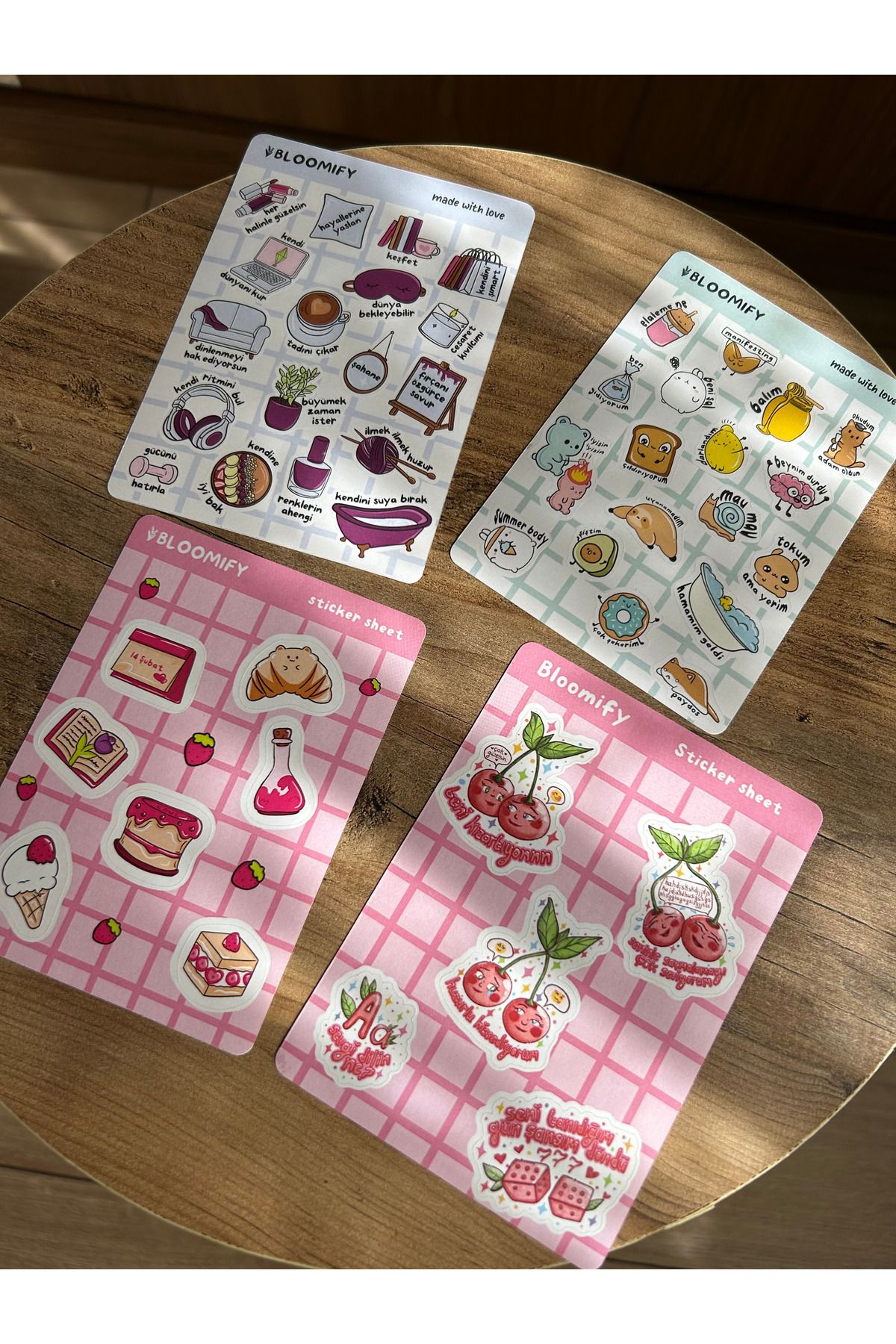 Bloomify 4’lü Sticker Seti – Tatlı Temalı, Motive Edici ve Eğlenceli Çıkartmalar