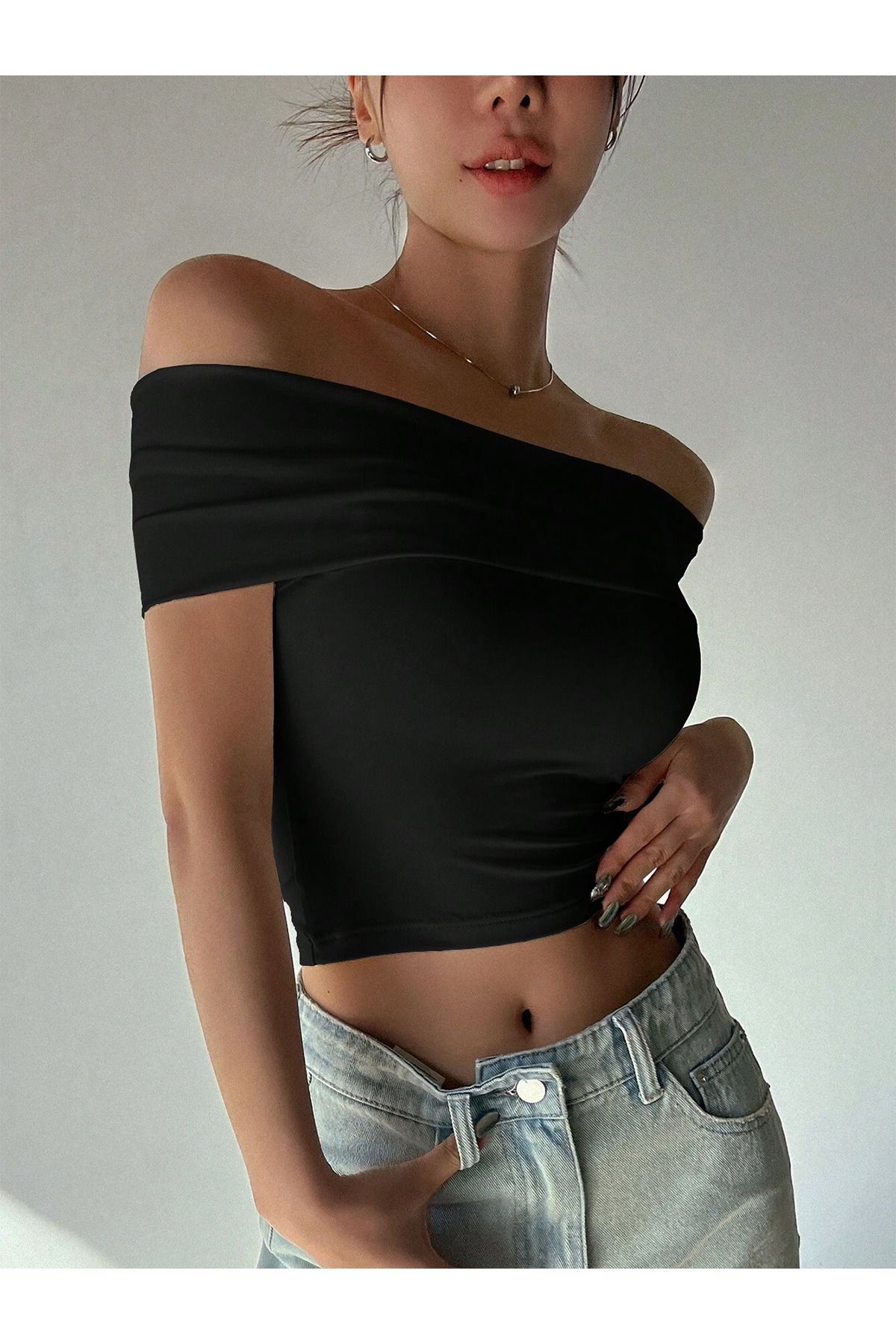 peelter Kadın Trend Kolsuz Madonna Yaka Crop Top Bluz