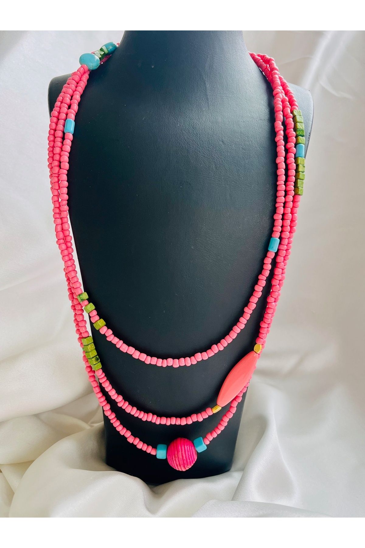 COCOSH TAKI Pembe boncuklu turkuaz doğaltaş ve haki renk detaylı çoklu uzun dolamalı kolye