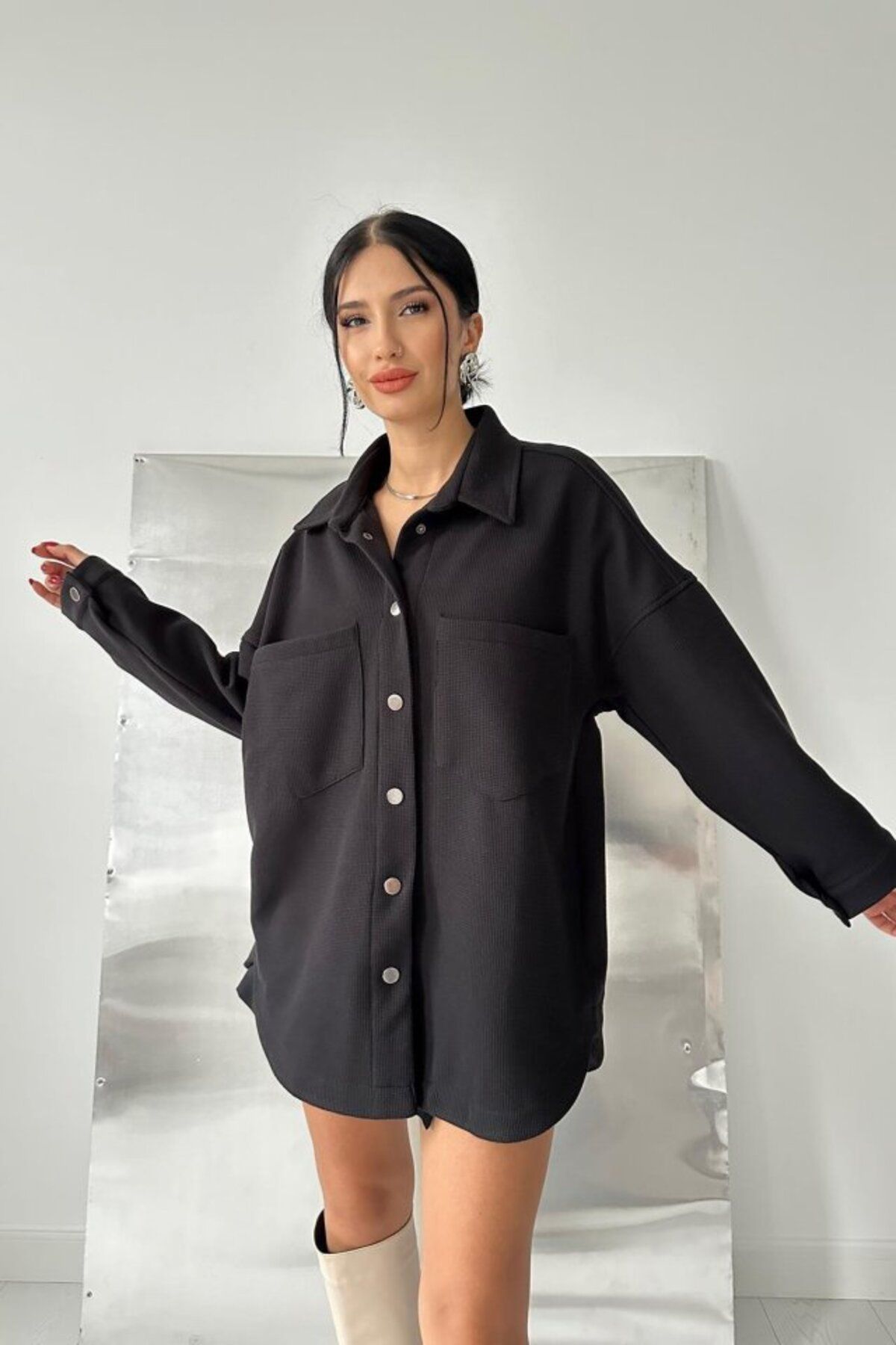 ARUZ MODA Siyah Yandan Yırtmaçlı Gömlek