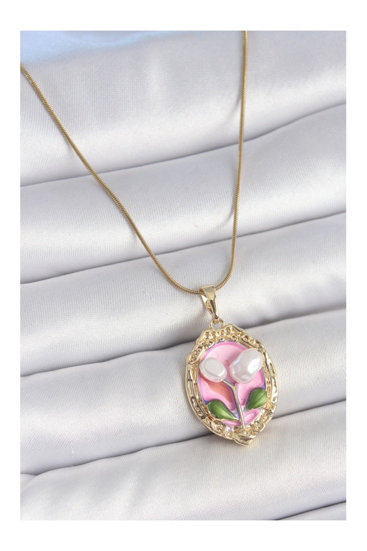 Clariss 316L Çelik Gold Renk Zincir Pembe Mineli İncili Çiçek İşlemeli Portre Model Kadın Kolye