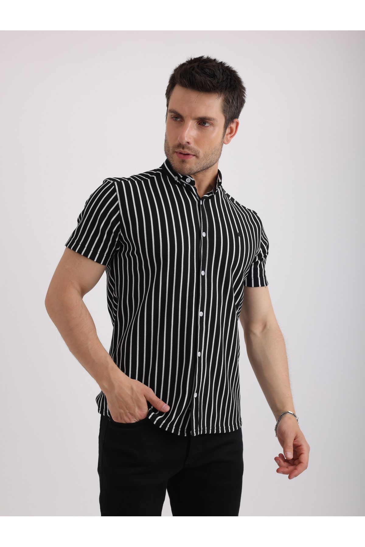 Sabe Erkek Slim Fit Siyah Likralı Nefes Alan Örme Çizgili Kısa Kol Gömlek