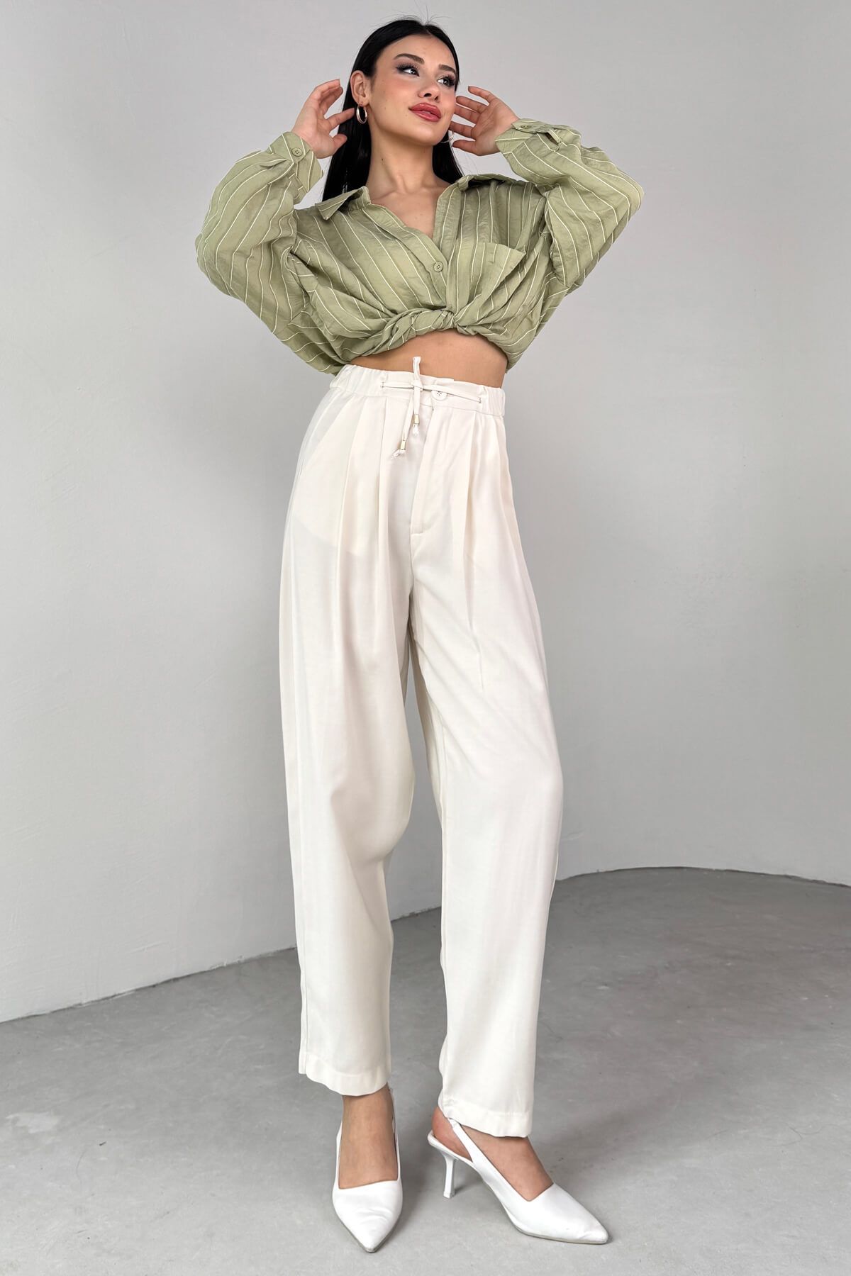 Cappmoda PNT-07416 Krem Bel Bağlamalı Pensli Havuç Pantolon