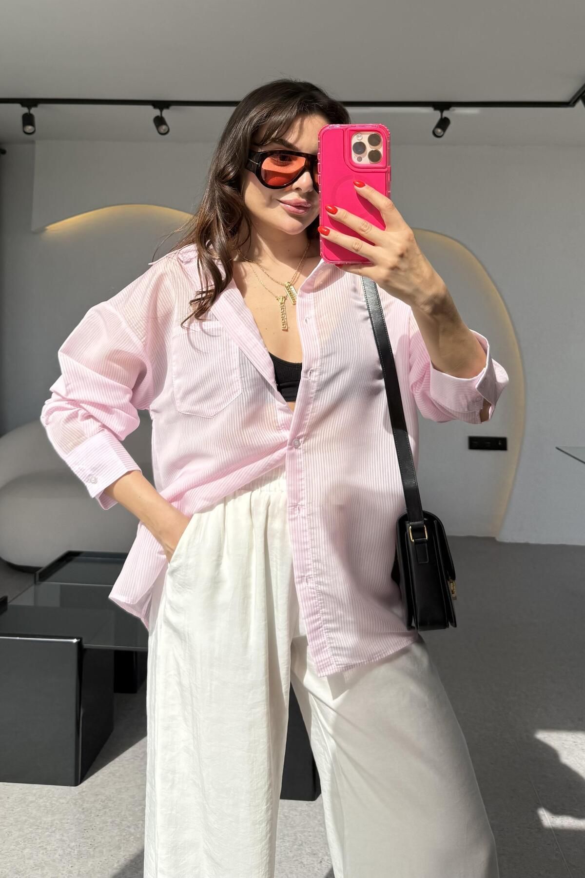 Gizem Ecemiş Catty Pembe Transparan Çizgili Gömlek