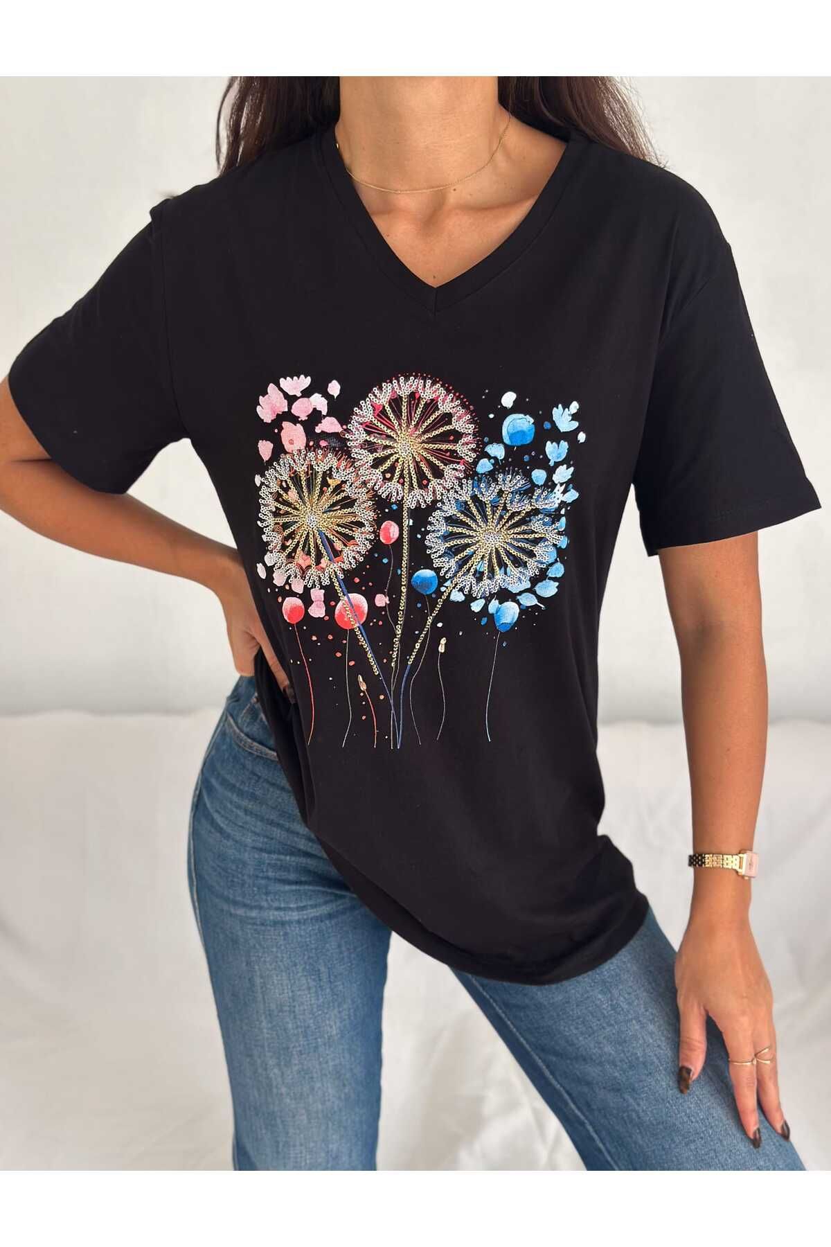 Esra Butik Hane Kadın Çiçek Desenli Pul Payet İşlemeli Şık V-Yaka T-Shirt