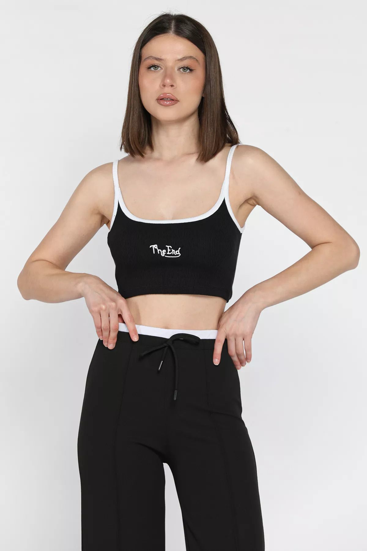 GÜLSELİ Siyahbeyaz İp Askılı Nakışlı Crop Top Kaşkorse Bluz (s-m-l Uyumludur)