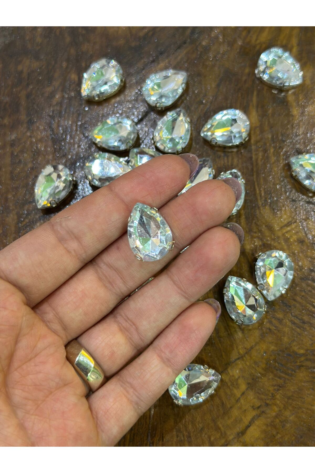 Gönülden Tasarım 25 ADET KASALI GÜMÜŞ RENK DİKME TAŞ BONCUK 2X1 CM