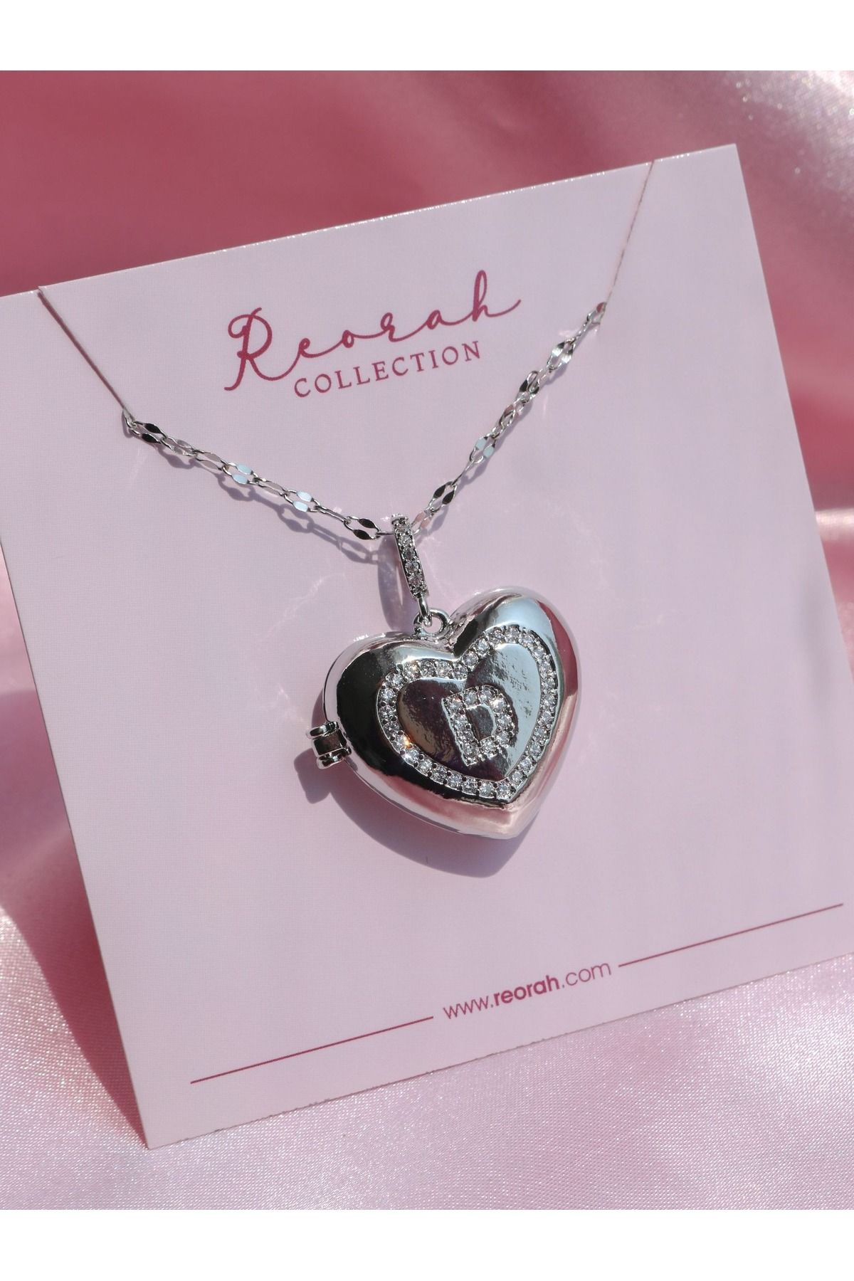 Reorah Collection Kalpli Harf Locket Çelik Kolye-D Harfi