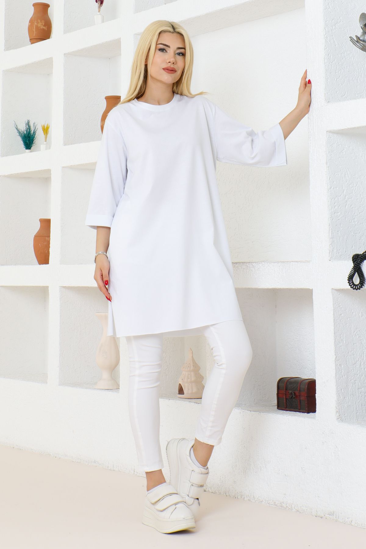 FATELLA Kadın Beyaz Oversize Tunik Tişört – Yarım Kollu, Yuvarlak Yaka, Rahat Kesim