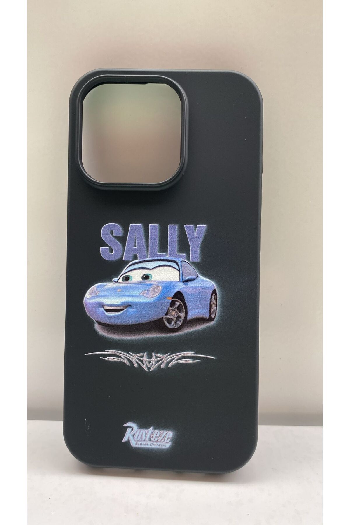MORA PHONE CASE iPhone 16 Pro Telefon Kılıfı Sally-Mcqueen