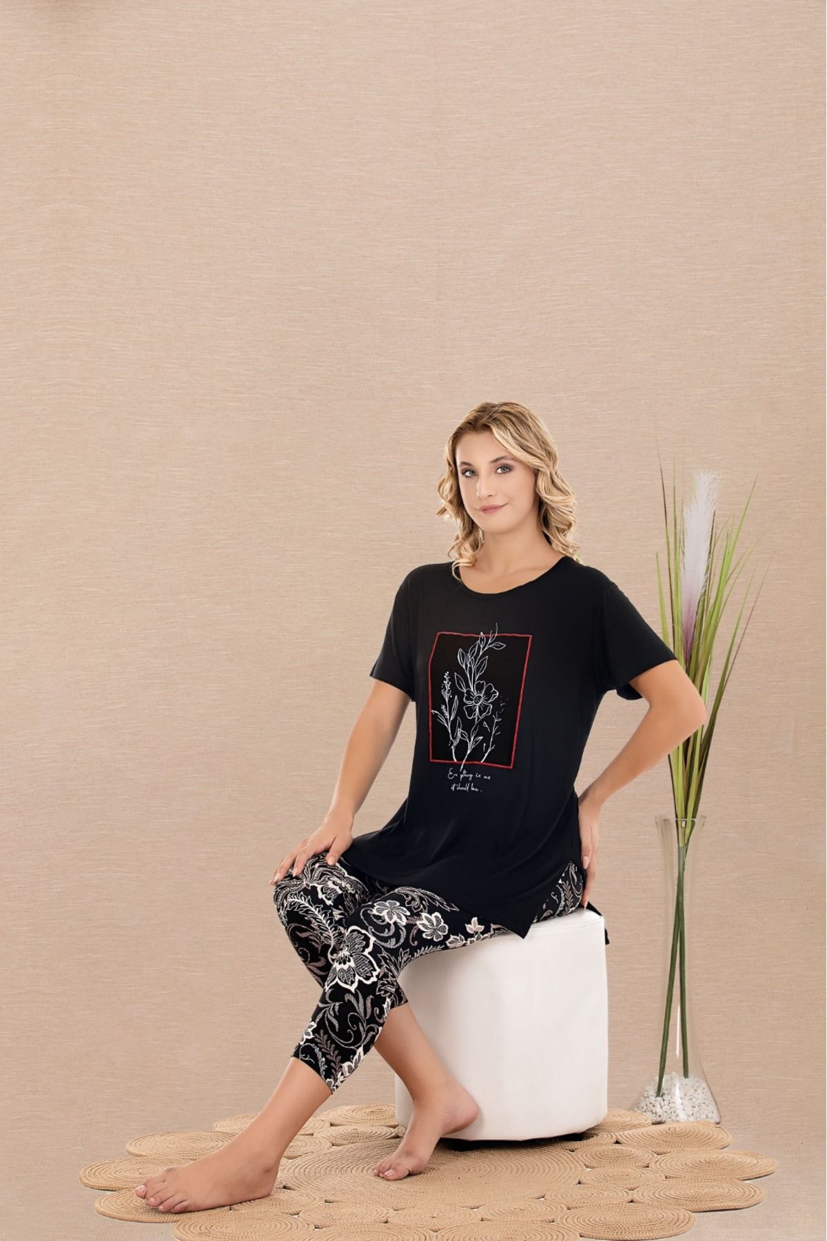 Lady Lingerie Kısa Kollu Çiçekli Kapri Taytlı Kadın Pijama Takımı