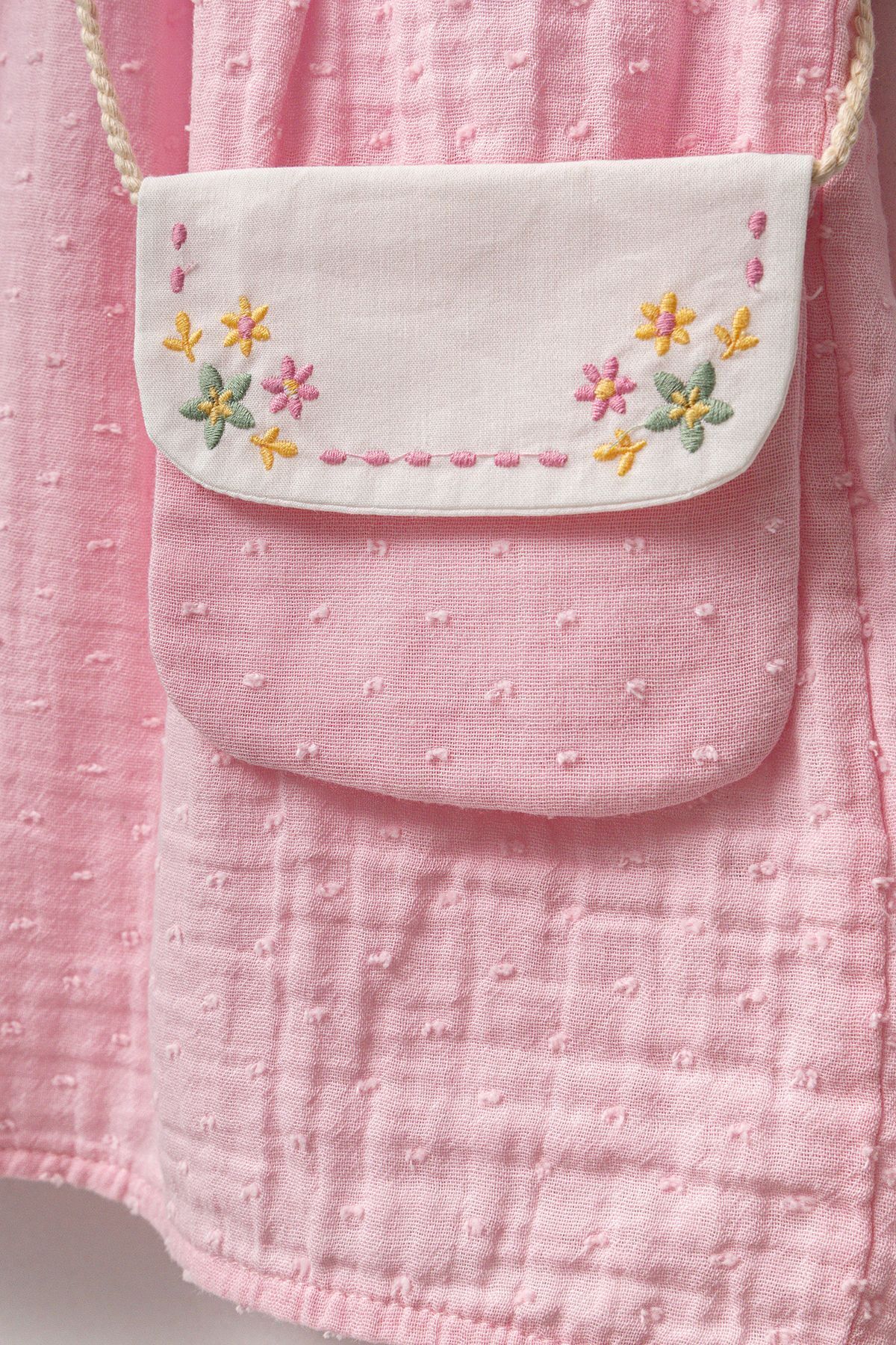 Minipodyum Kız Bebek Nakışlı Bebe Yaka Müslin %100 Pamuk Çantalı Bayramlık Elbise fotoğrafı 5 (önizleme)