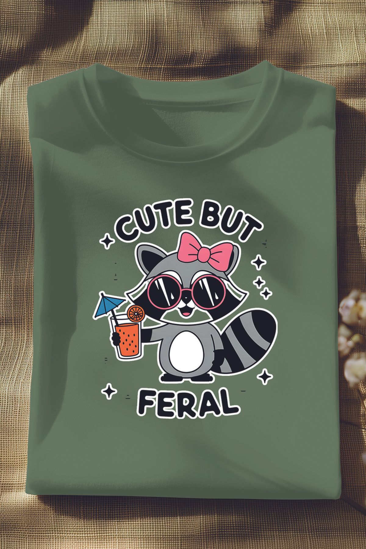 qoeuyl boutique Cute But Feral Baskılı Unisex Regular Fit Pamuklu Yeşil Tişört