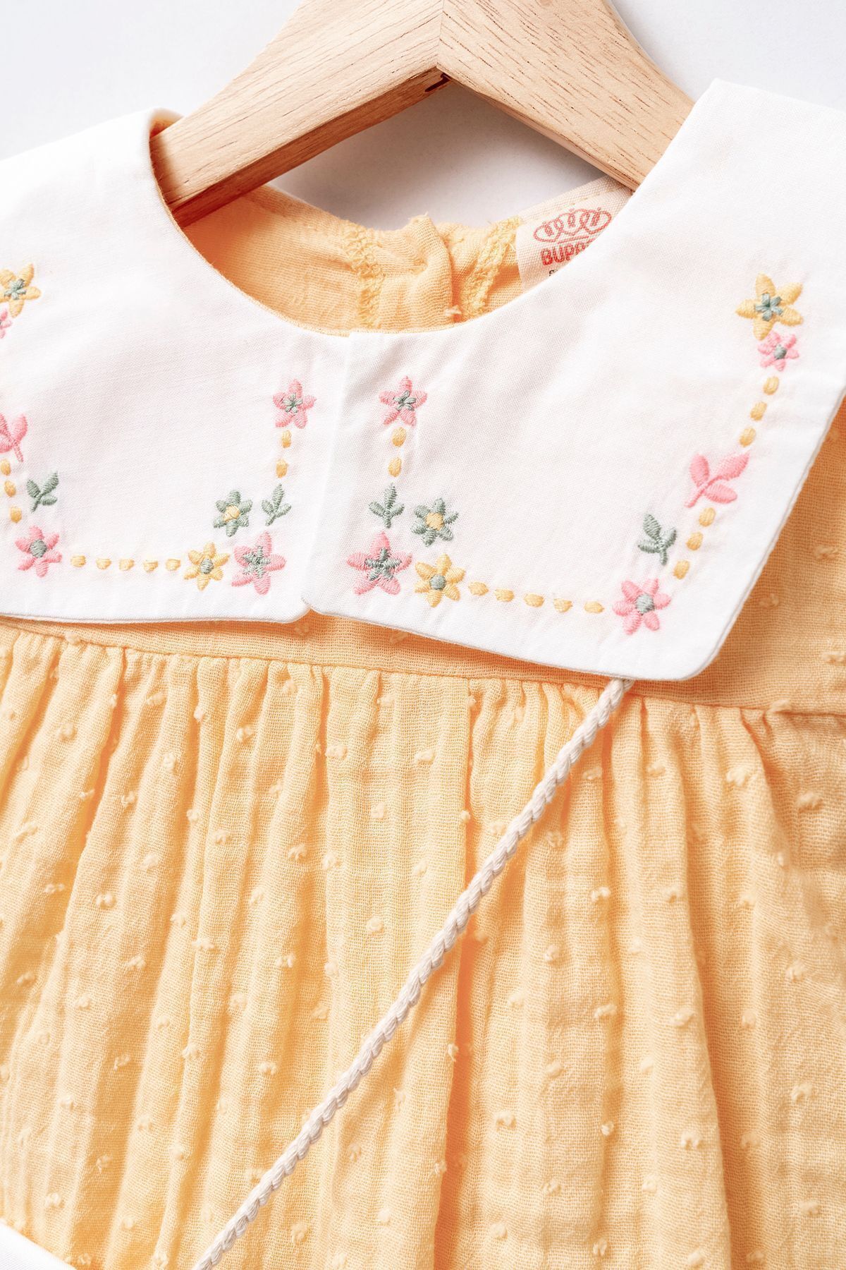 Minipodyum Kız Bebek Nakışlı Bebe Yaka Müslin %100 Pamuk Çantalı Bayramlık Elbise fotoğrafı 3 (önizleme)