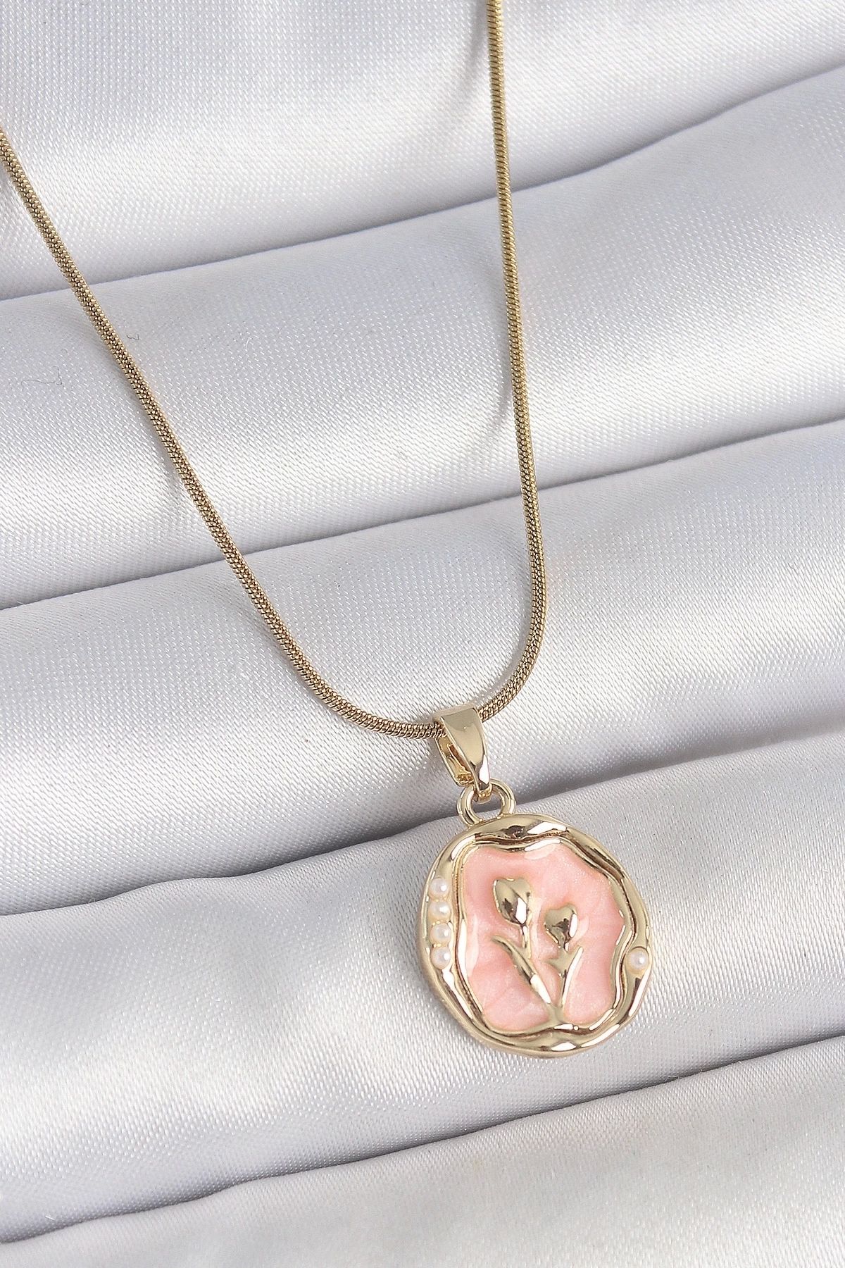 Clariss 316L Çelik Gold Renk Zincir Pembe Mineli Çiçek İşlemeli Portre Model Kadın Kolye
