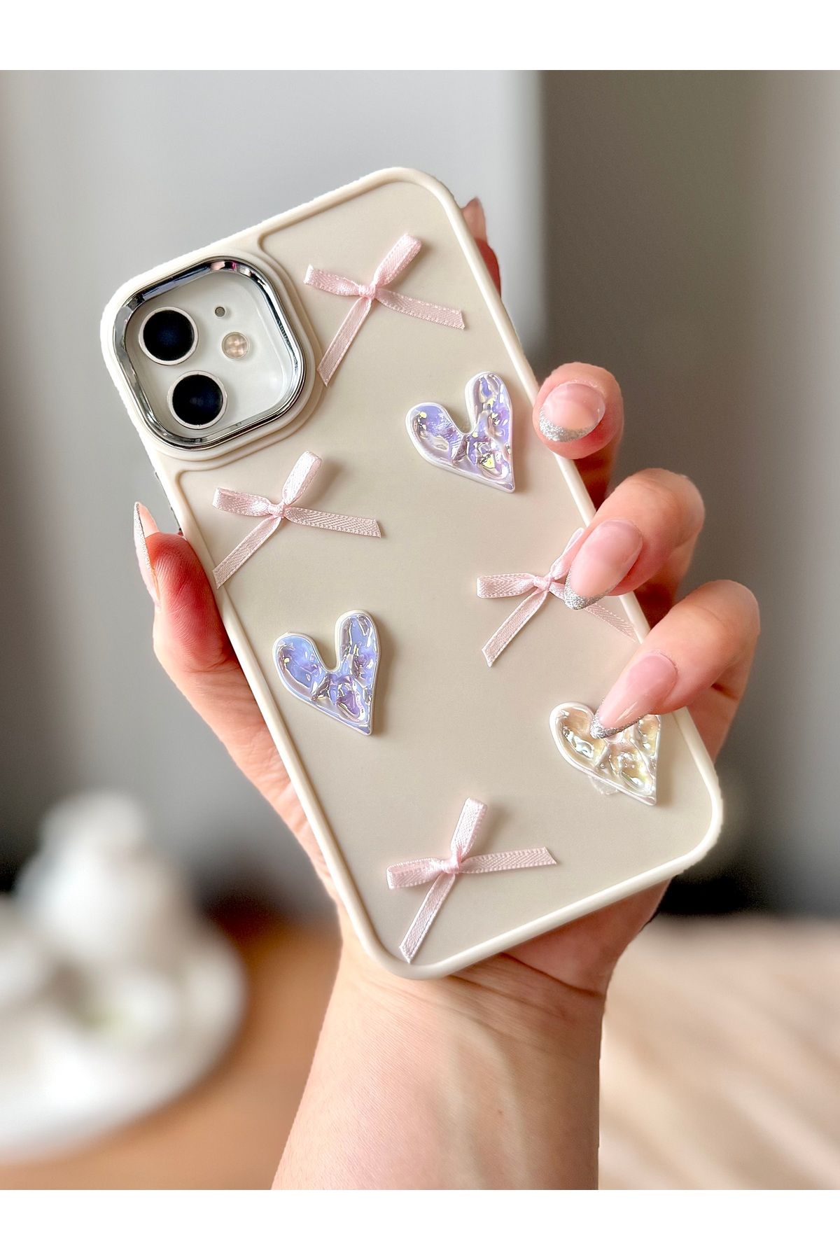 MirazTasarim IPHONE 12/12PRO UYUMLU 3D FİYONK/KALP DEKORLU EKRU KILIF