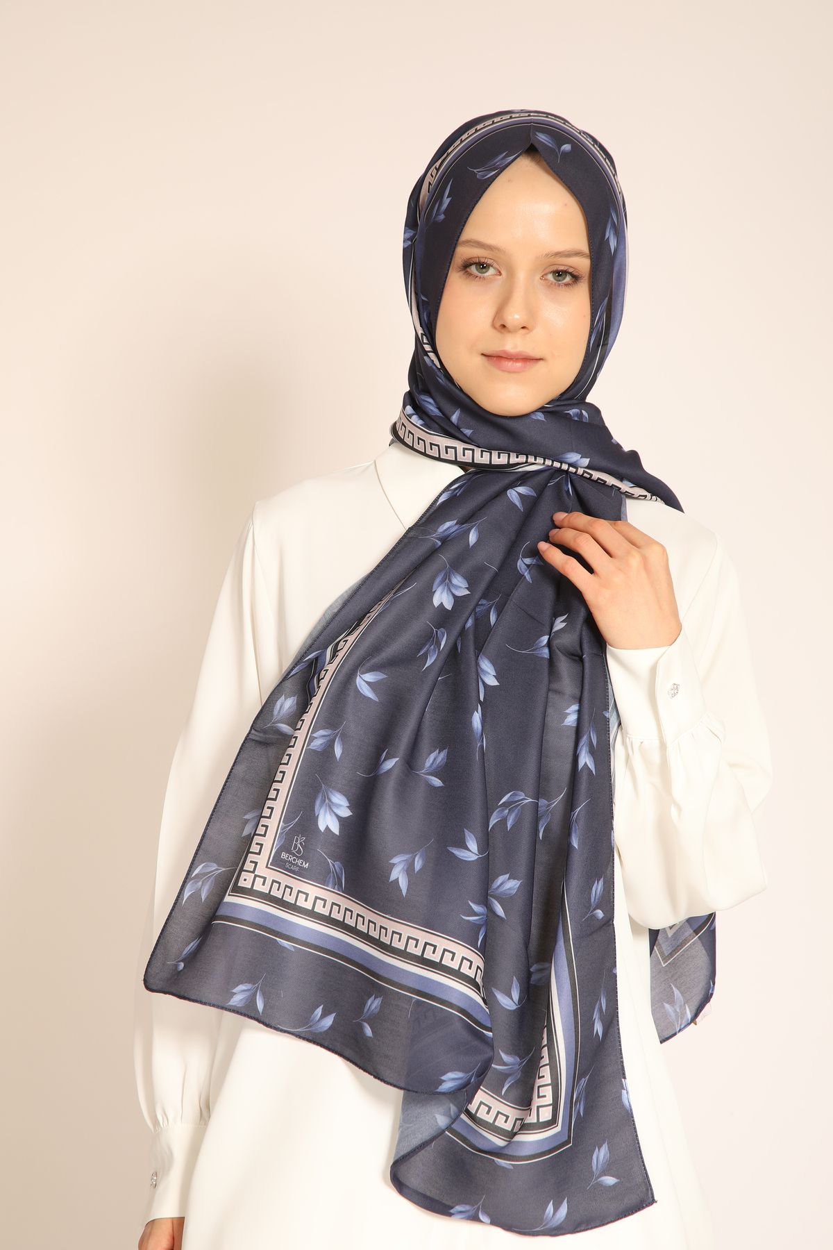 BERCHEM SCARF Modern Klasik Tasarım Soft Şal | Lacivert Renkli Yaprak ve Desen Detaylı