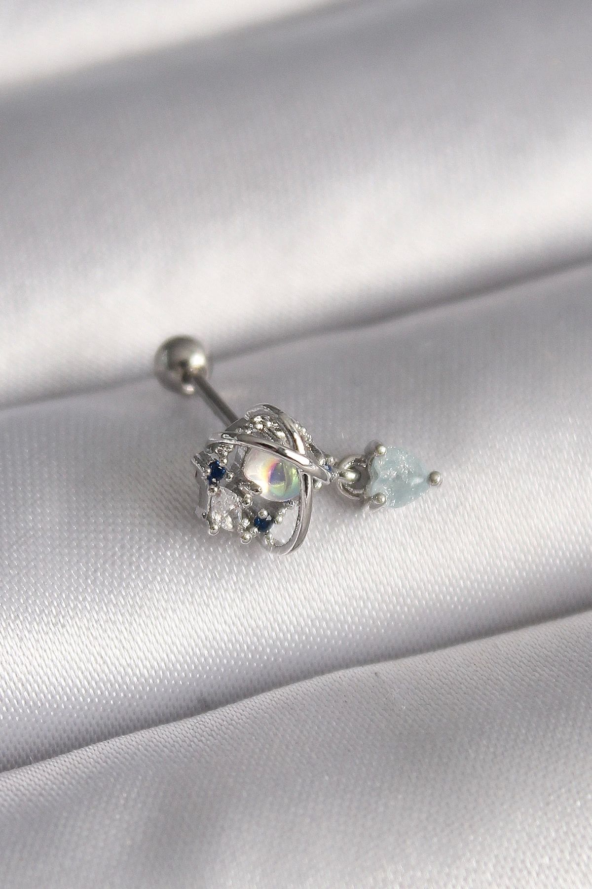 YNT İthalat 316L Çelik Gümüş Renk Zirkon Taşlı Sallantı Kalp Detay Tragus Piercing