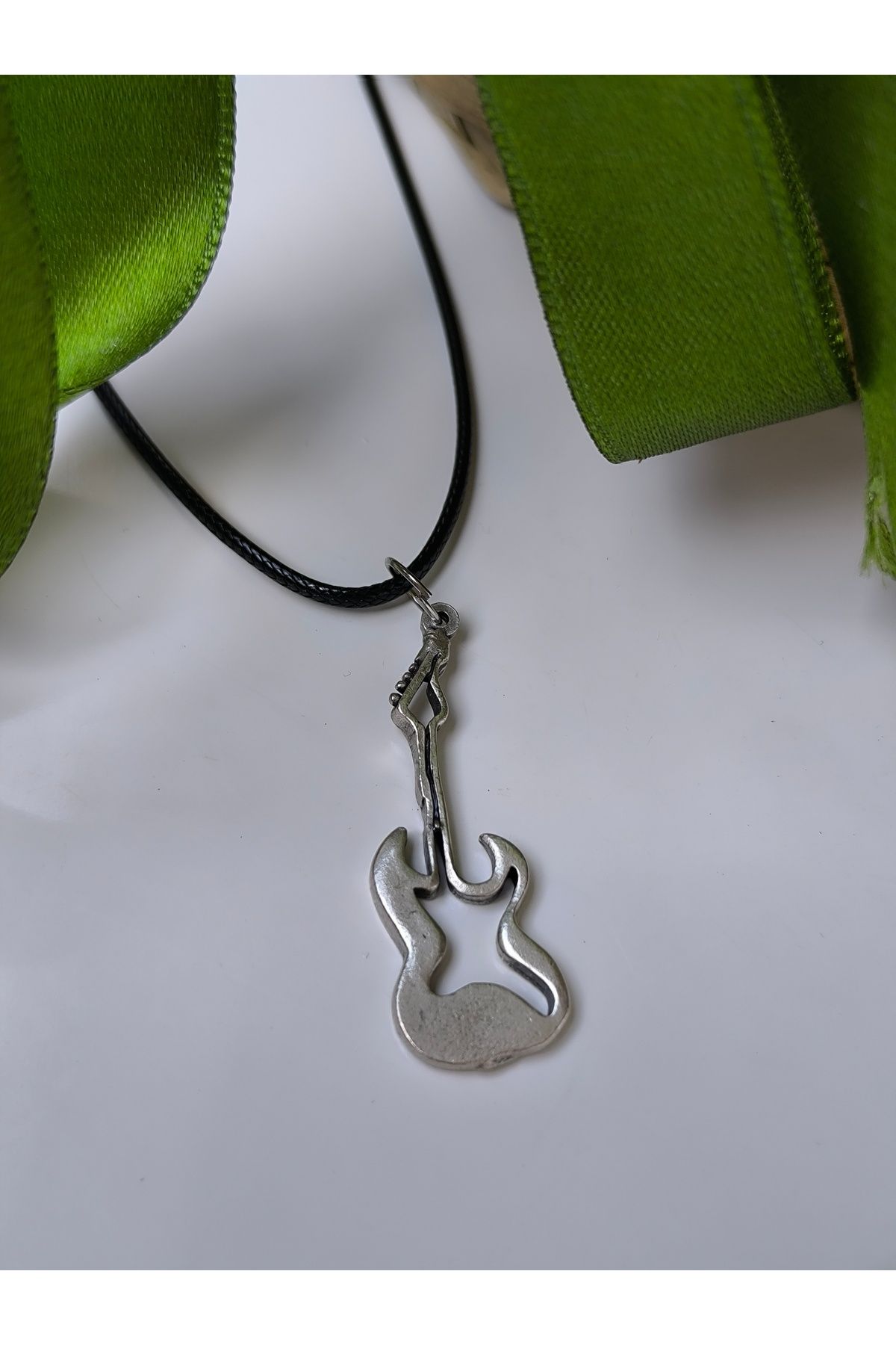 Esey Dizayn Gitar Kolye