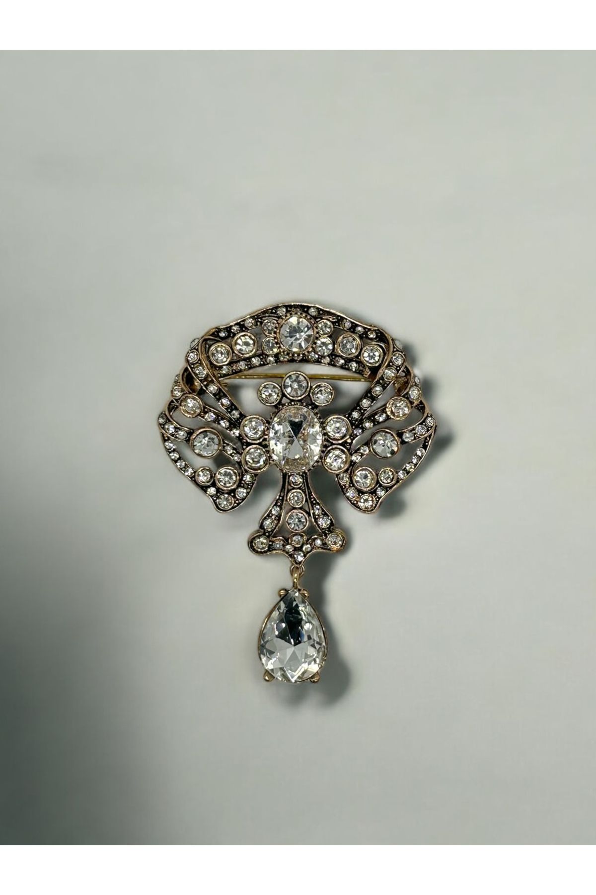 FUYA JEWELLERY Sallantılı Taş Detaylı Broş