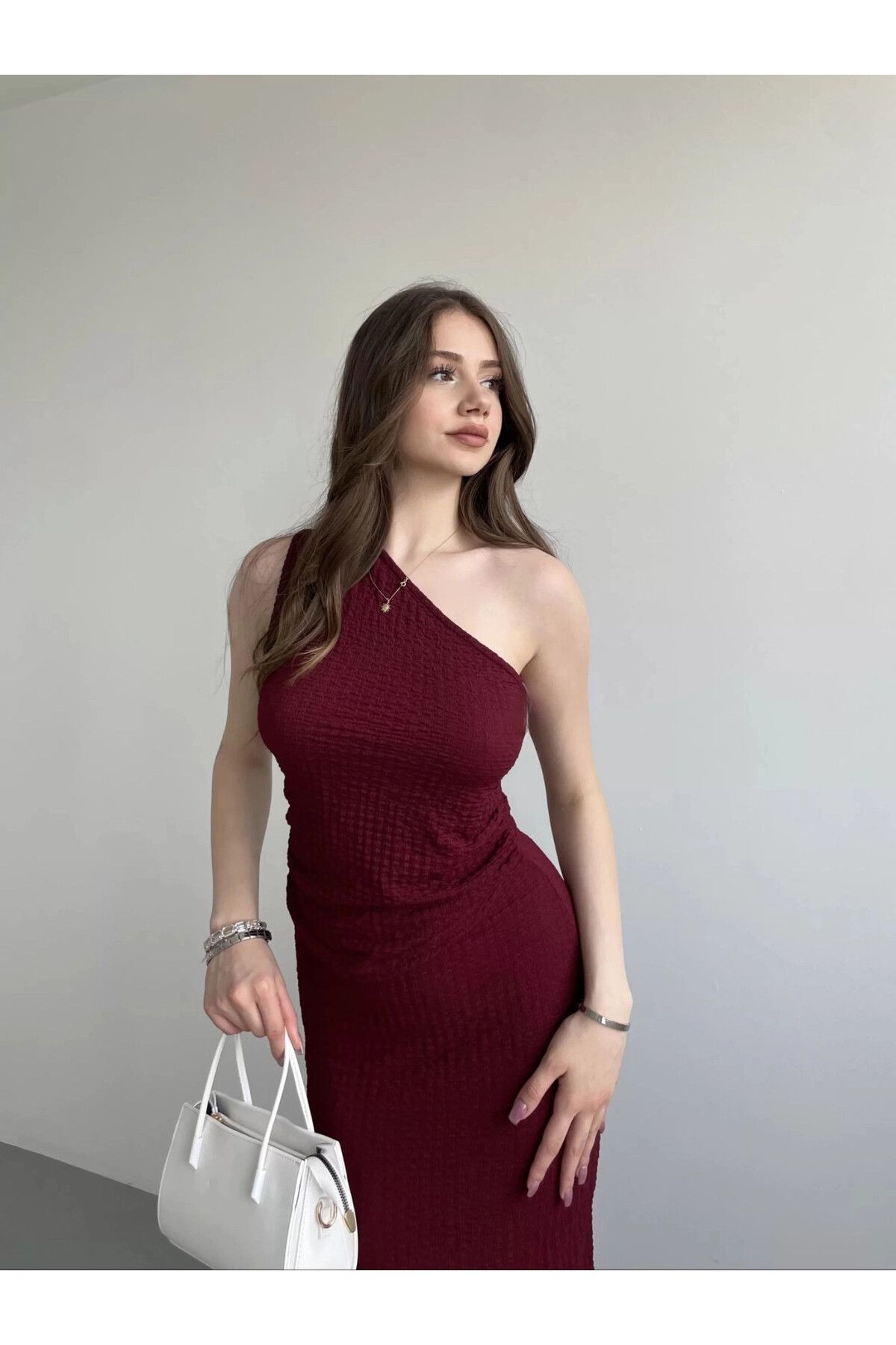 hazelin Kadın Bordo Gofre Kumaş Tek Omuz Bluz HZL25S-ZK13271