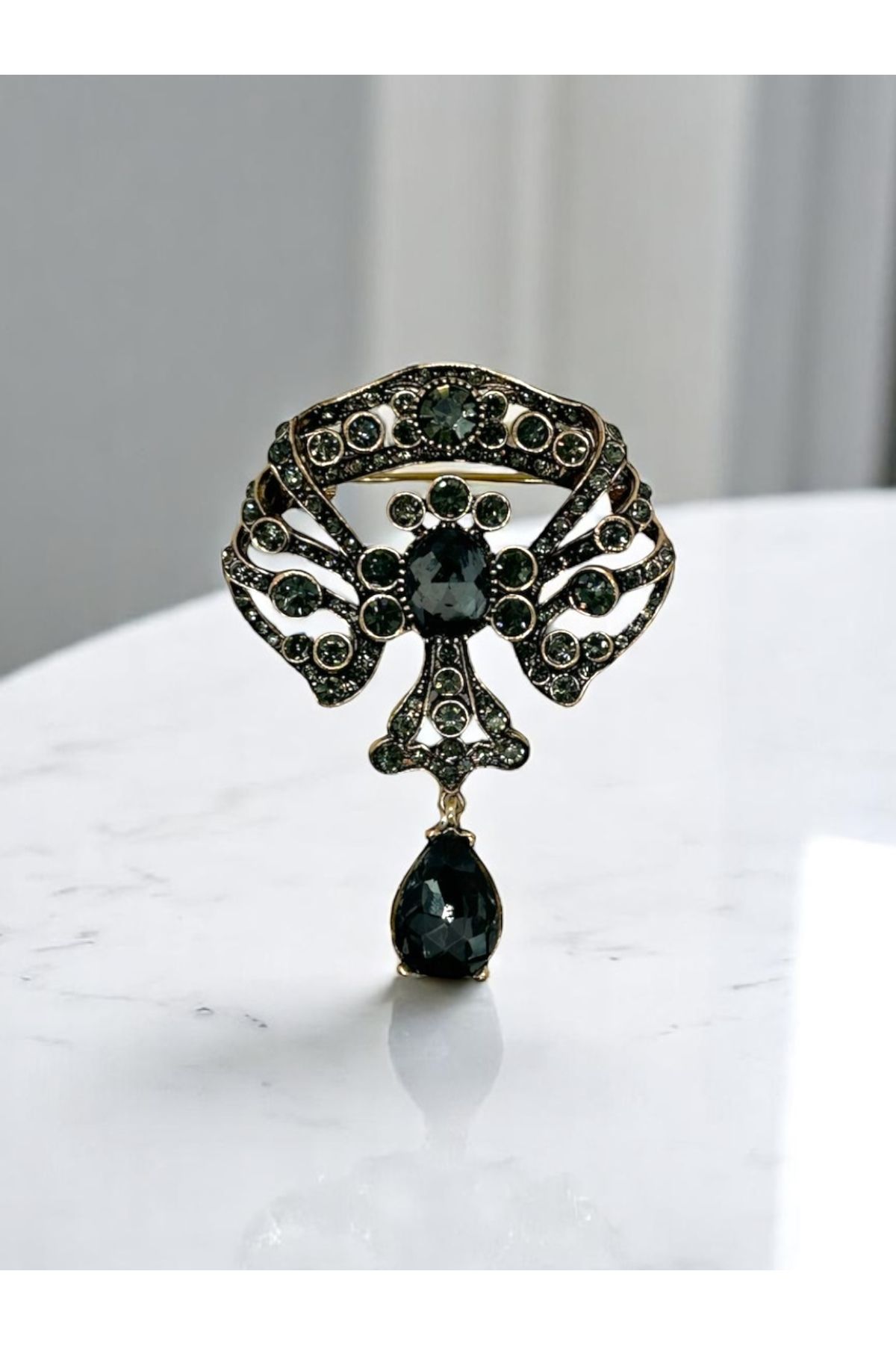 FUYA JEWELLERY Sallantılı Taş Detaylı Broş