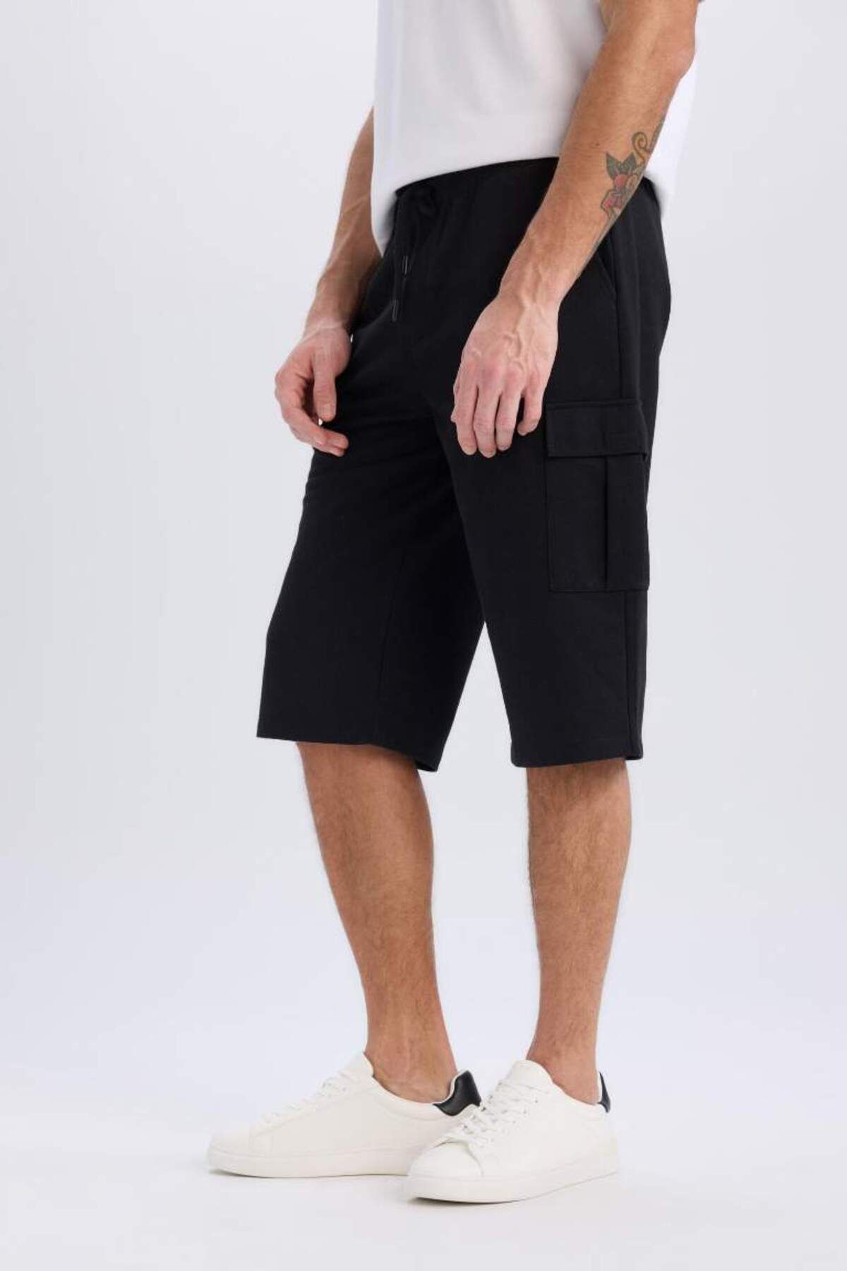 DeFacto Yeni Sezon Slim Fit Dar Kesim Kargo Cepli Basic Düz Kapri Şort