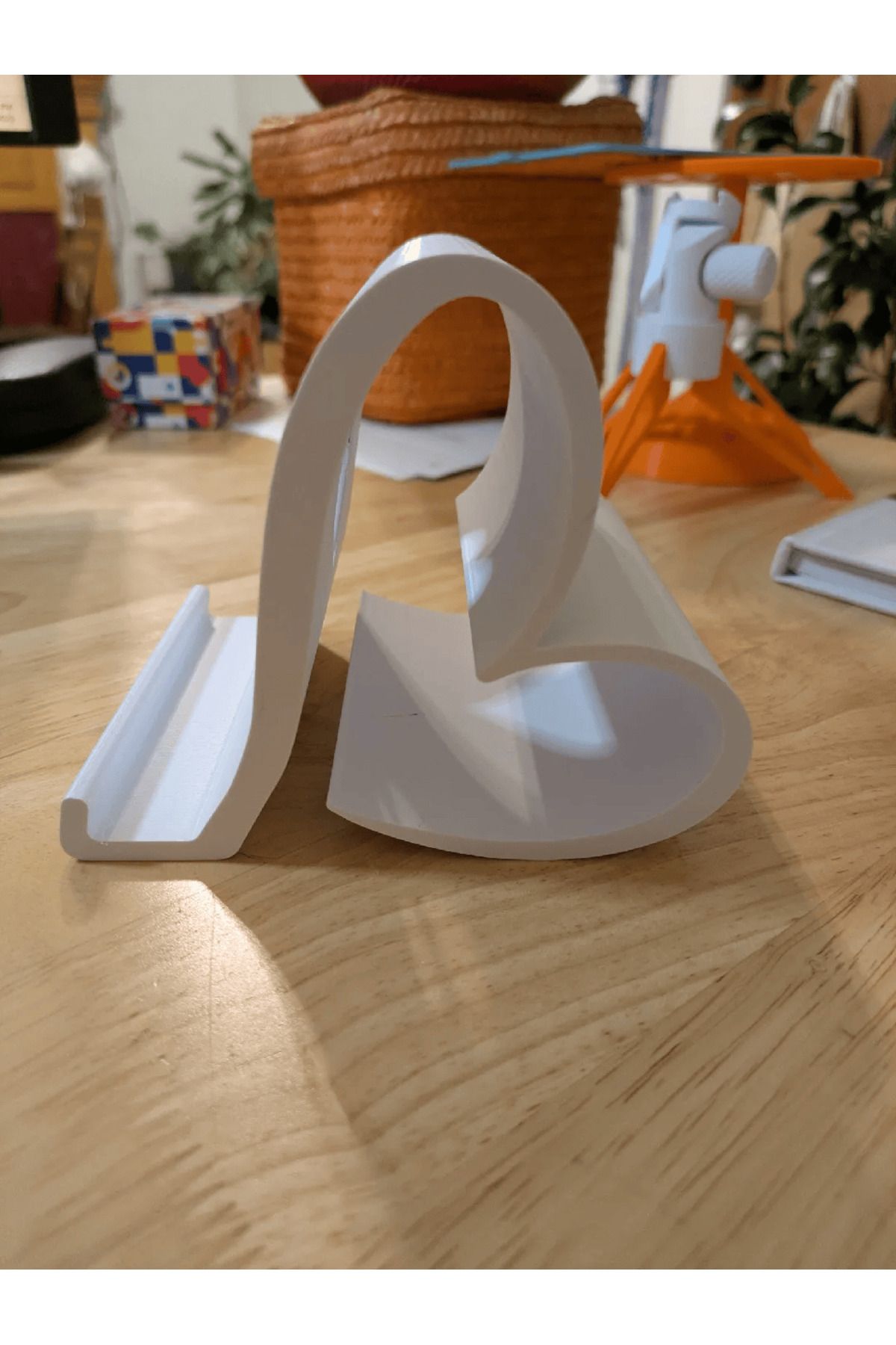GearStudio Kalp Desenli Masaüstü Telefon Tutucu Standı