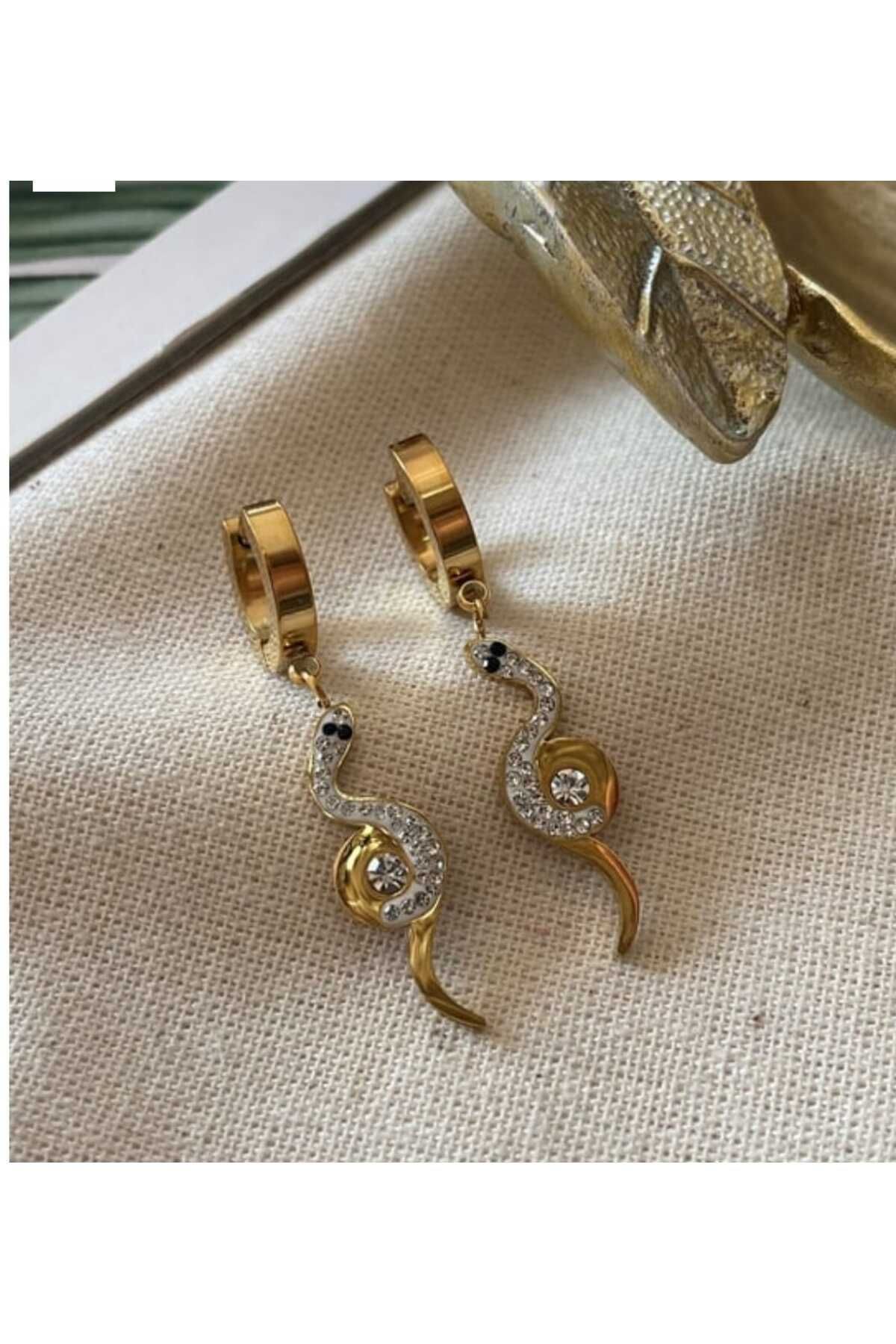 BESMYAR JEWELS Altın Renk Yılan Figürlü Taşlı Sallantılı Kadın Küpe