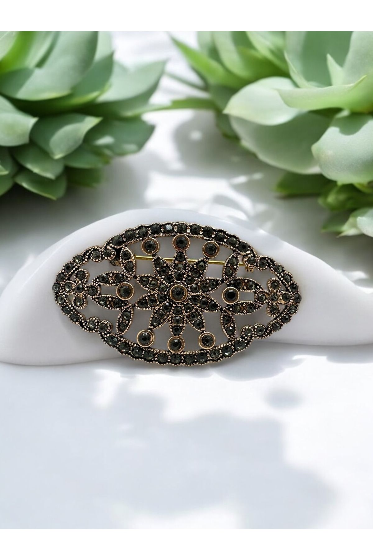 FUYA JEWELLERY Ortası Çiçek Detaylı Broş