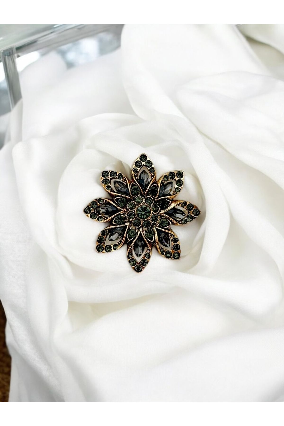 FUYA JEWELLERY Lotus Broş