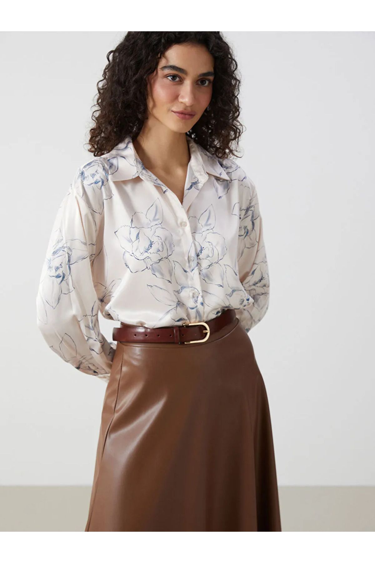 LC Waikiki LCW Modest Ekru Çiçekli Saten Kadın Gömlek Tunik
