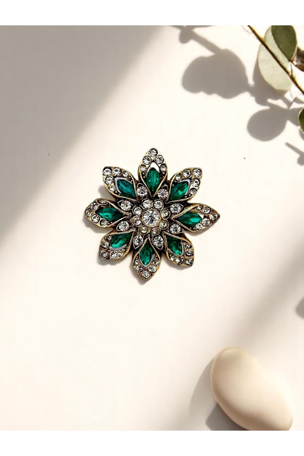 FUYA JEWELLERY Lotus Broş